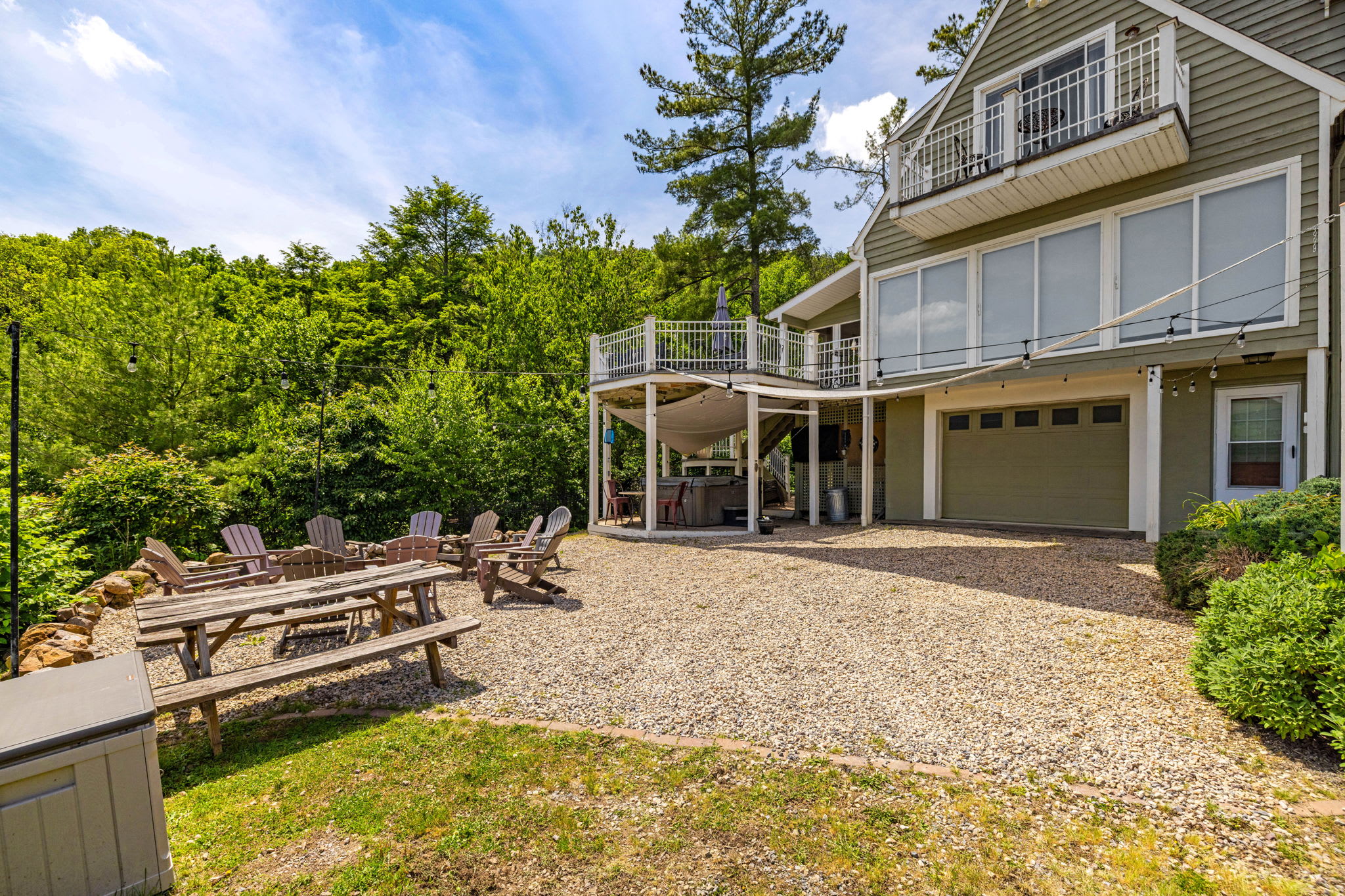 2 Mountain Retreats w 16 Bedrooms, Hot Tubs & More