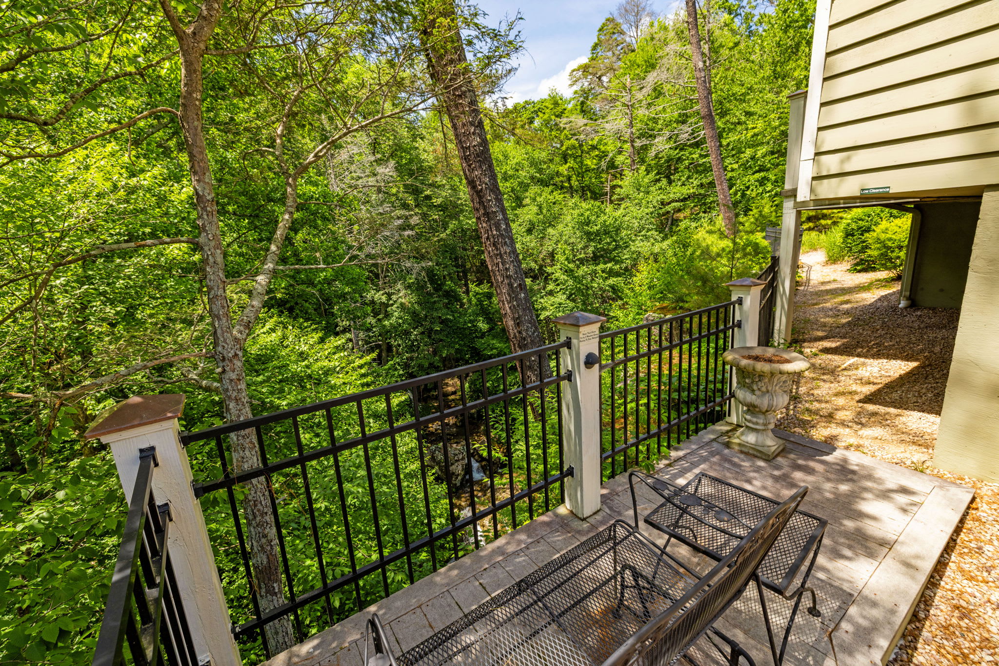 2 Mountain Retreats w 16 Bedrooms, Hot Tubs & More