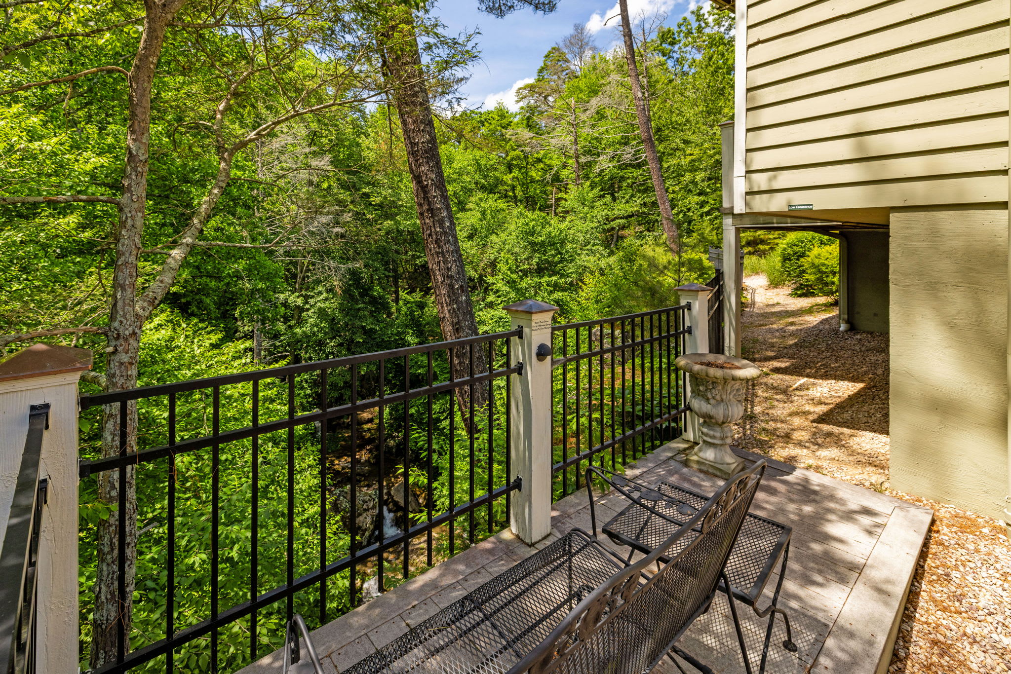 2 Mountain Retreats w 16 Bedrooms, Hot Tubs & More