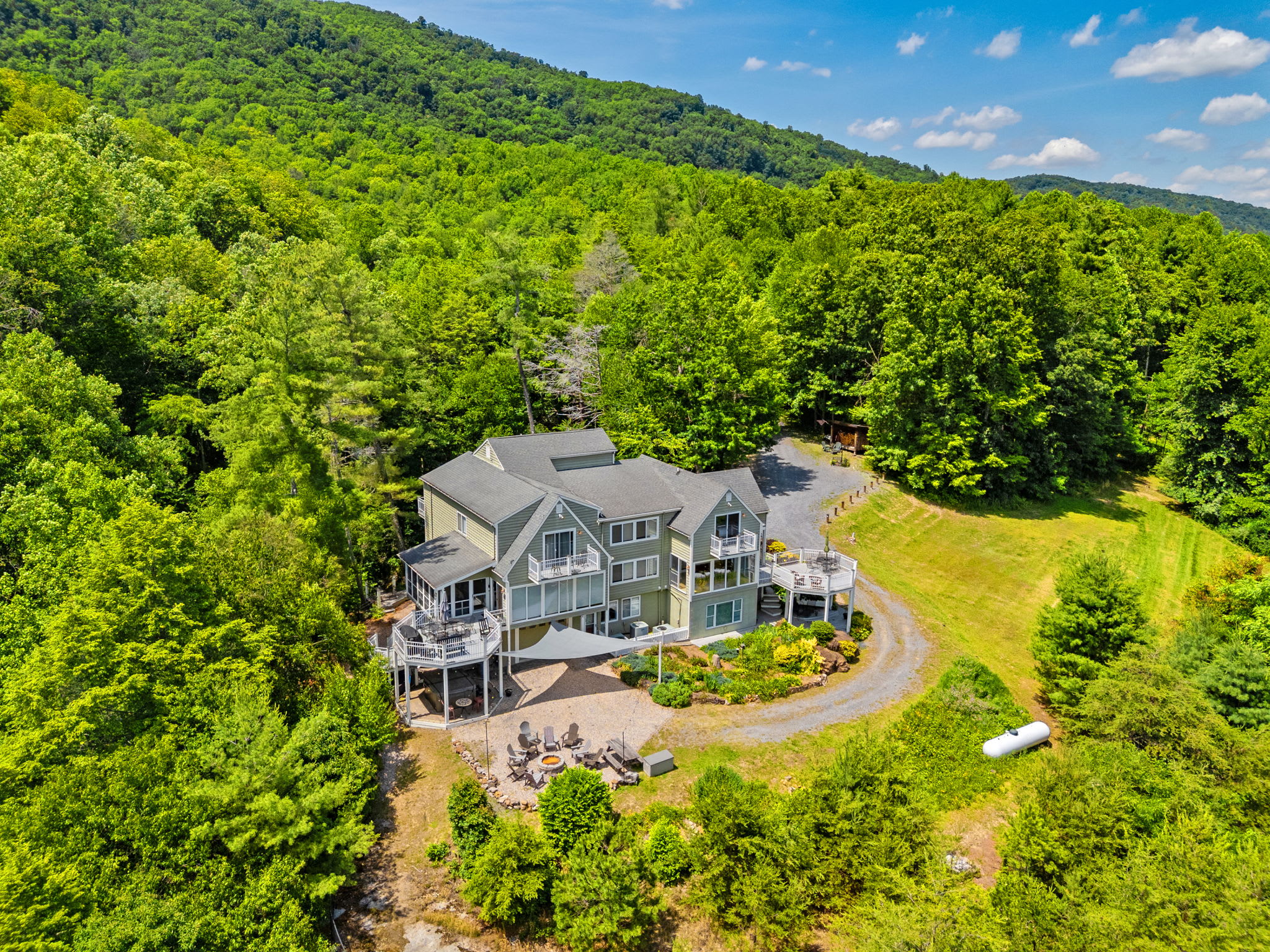 2 Mountain Retreats w 16 Bedrooms, Hot Tubs & More