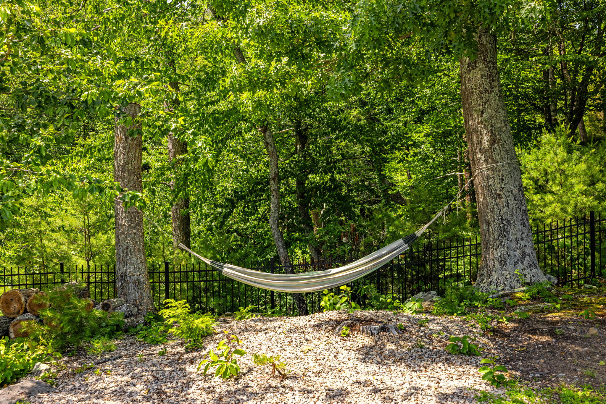 2 Mountain Retreats w 16 Bedrooms, Hot Tubs & More