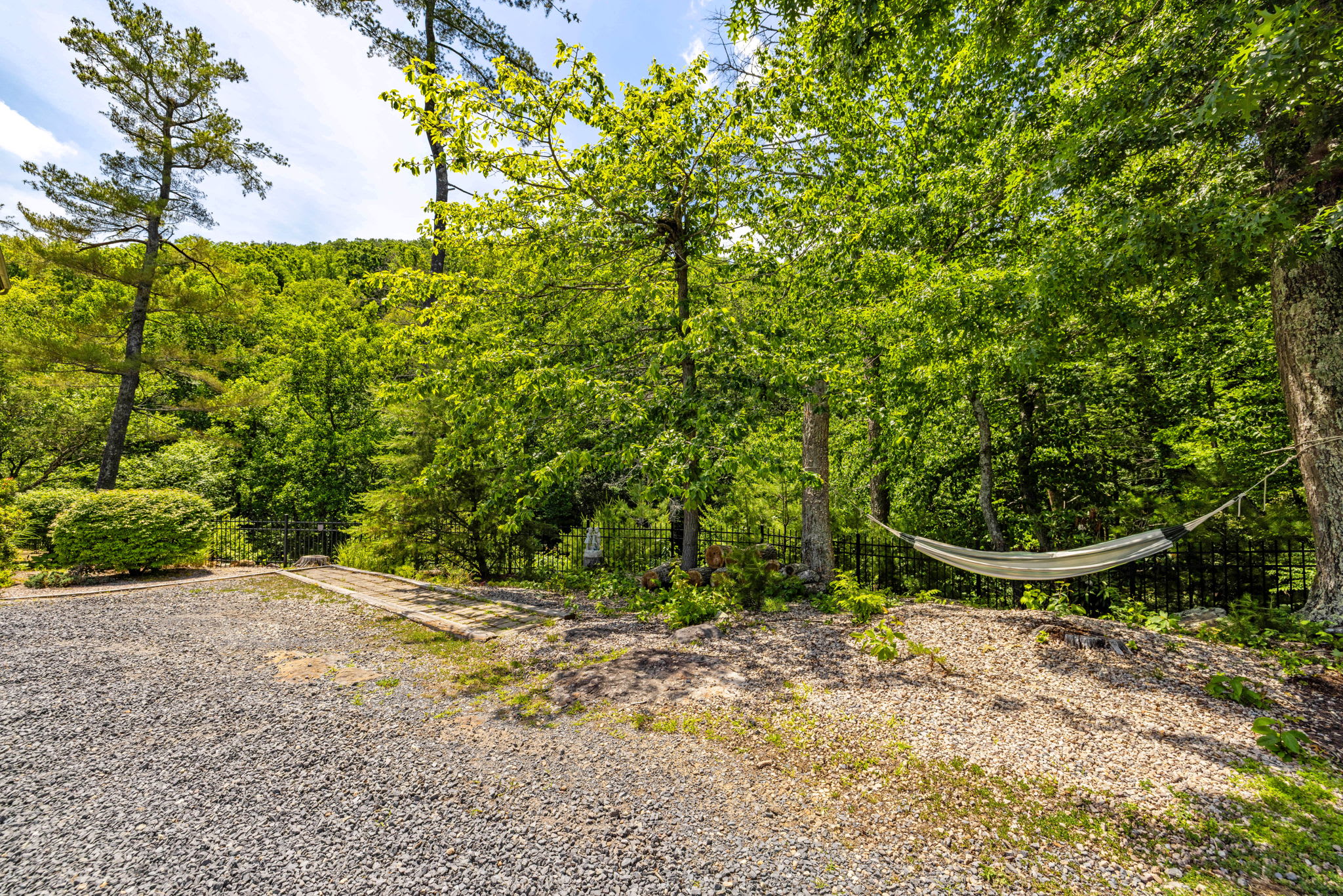 2 Mountain Retreats w 16 Bedrooms, Hot Tubs & More