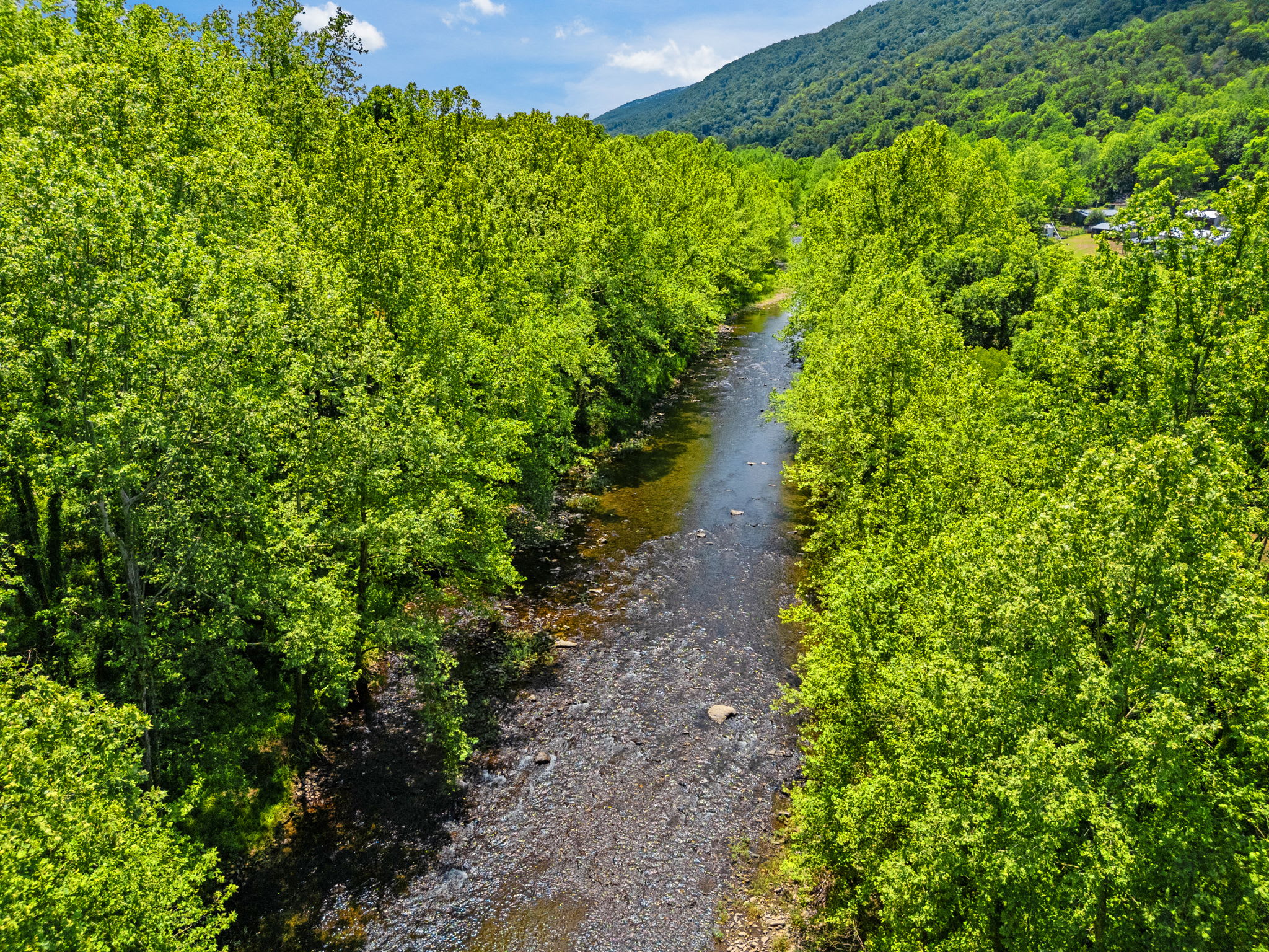 2 Mountain Retreats w 16 Bedrooms, Hot Tubs & More