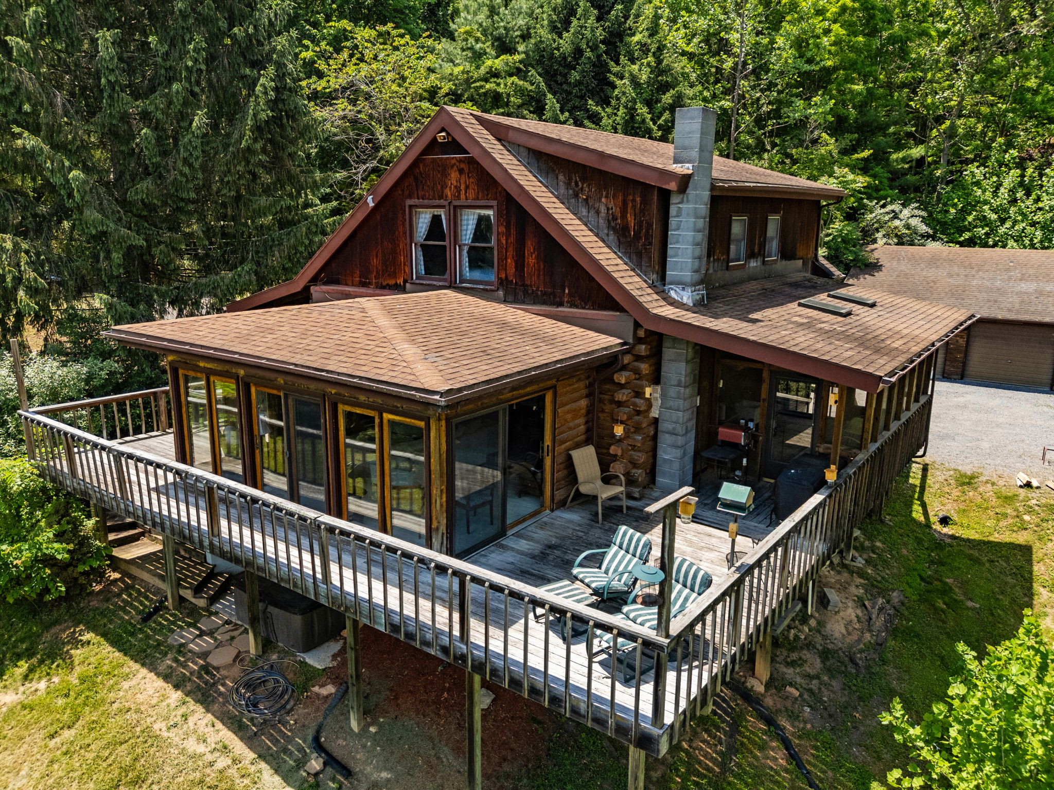 2 Mountain Retreats w 16 Bedrooms, Hot Tubs & More