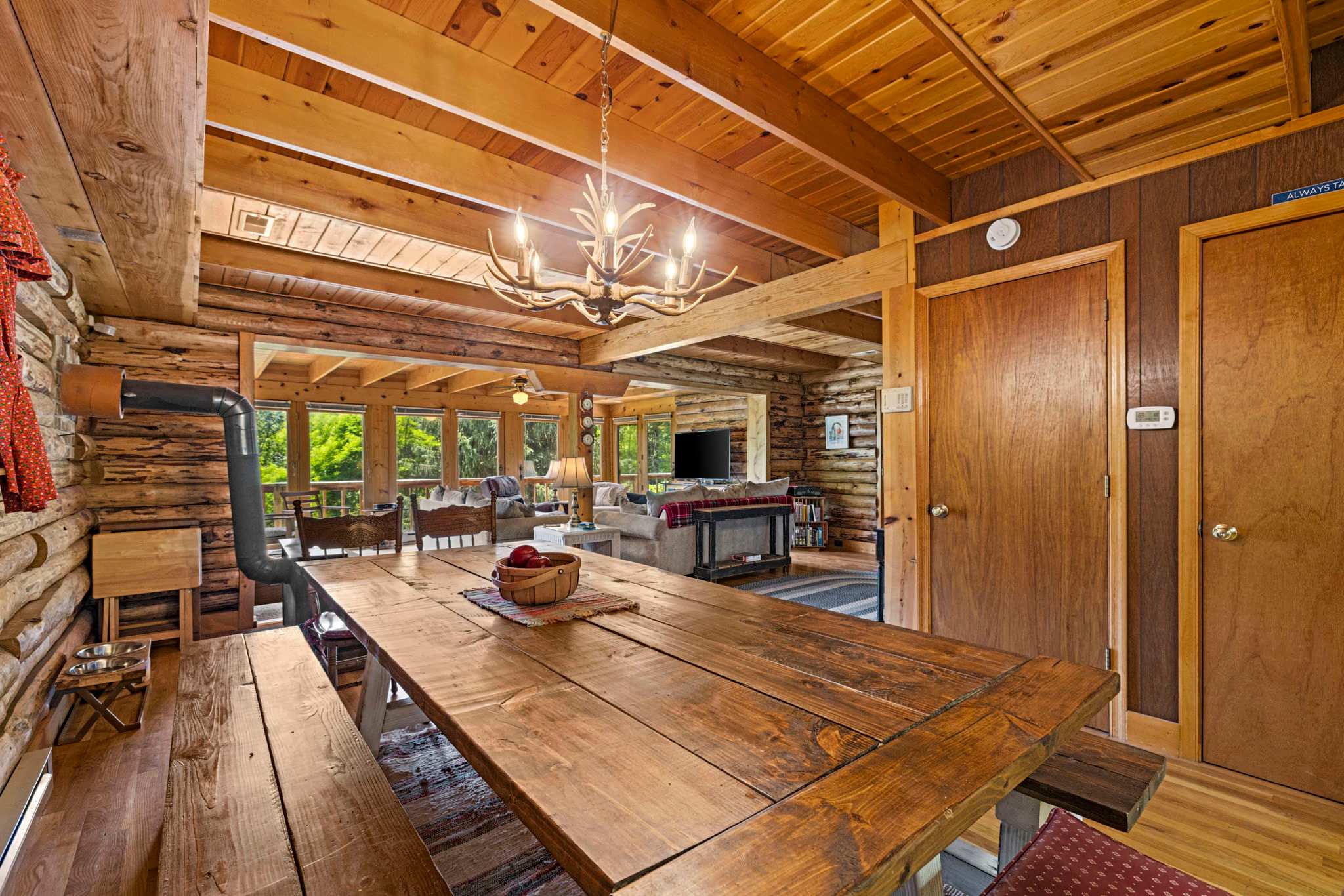2 Mountain Retreats w 16 Bedrooms, Hot Tubs & More