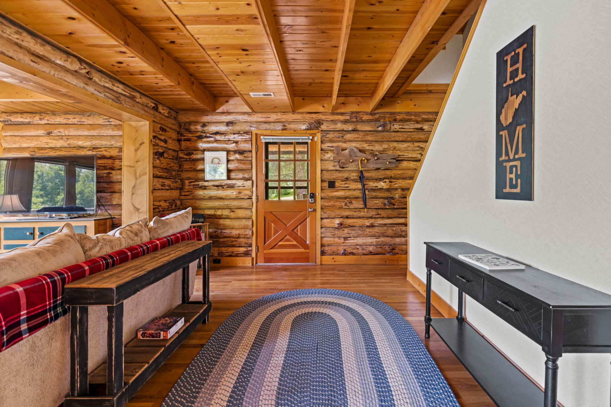 2 Mountain Retreats w 16 Bedrooms, Hot Tubs & More