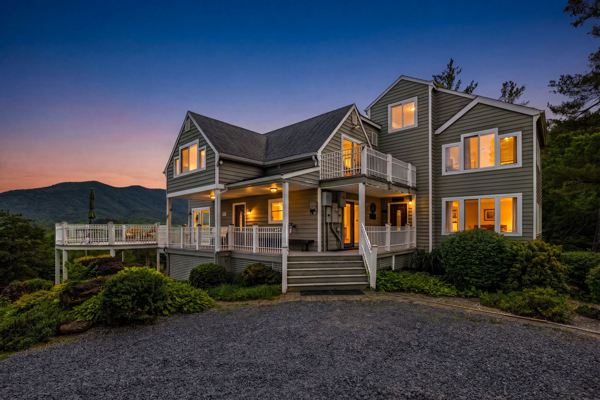 Secluded Retreat Endless Mtn Views, Rushing Stream