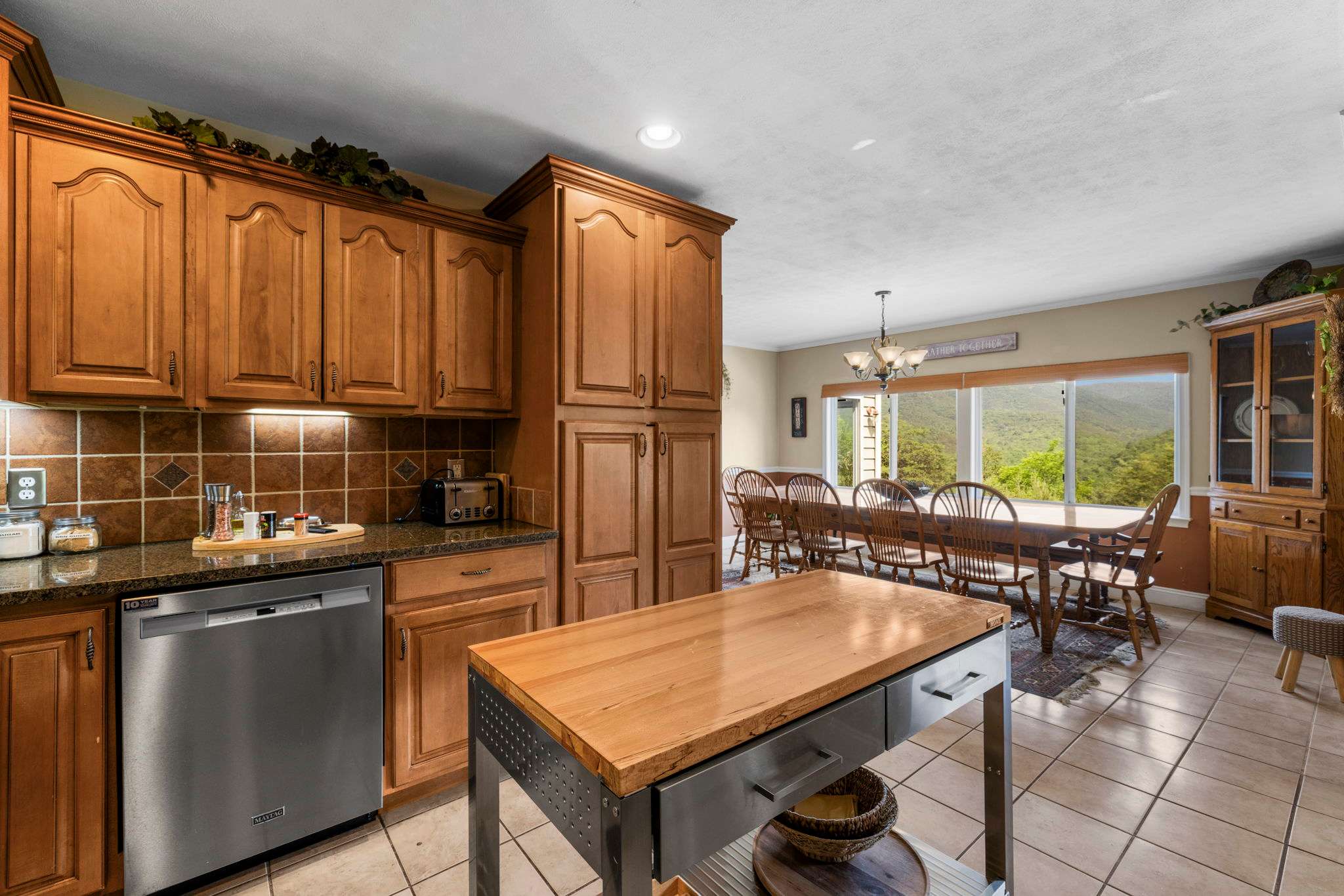 Secluded Retreat Endless Mtn Views, Rushing Stream