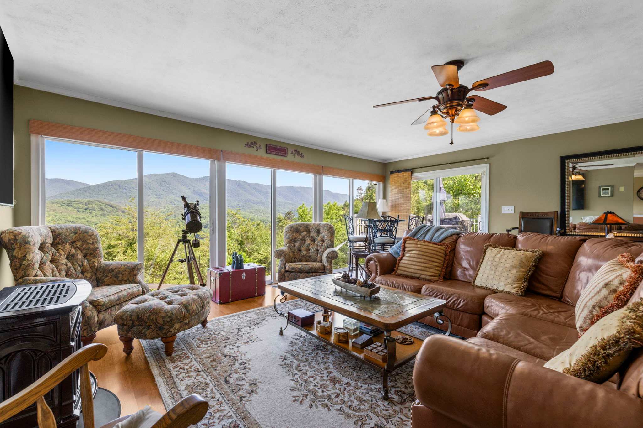 Secluded Retreat Endless Mtn Views, Rushing Stream