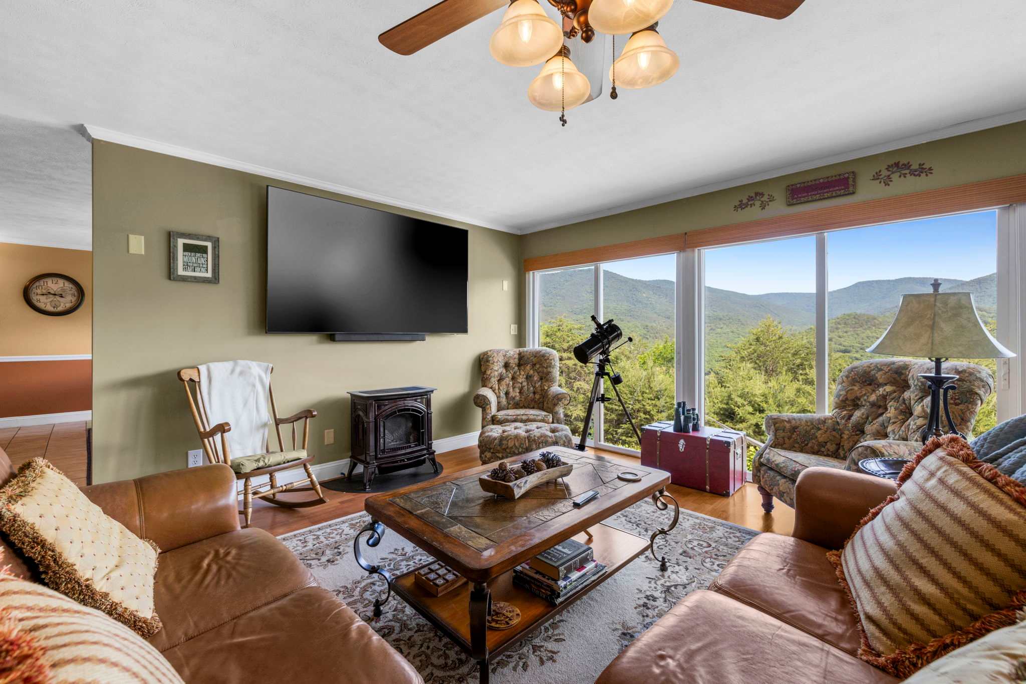 Secluded Retreat Endless Mtn Views, Rushing Stream