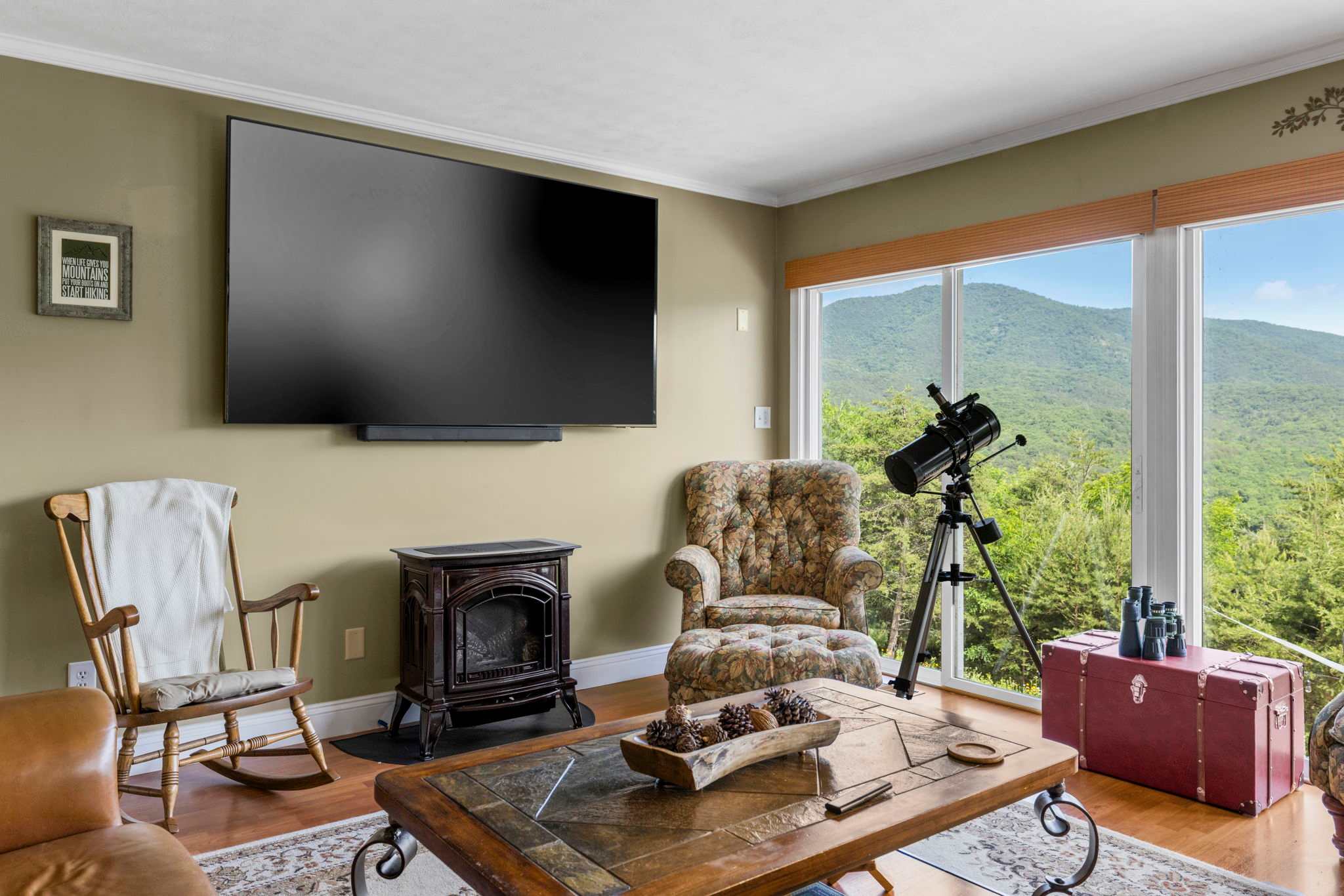 Secluded Retreat Endless Mtn Views, Rushing Stream