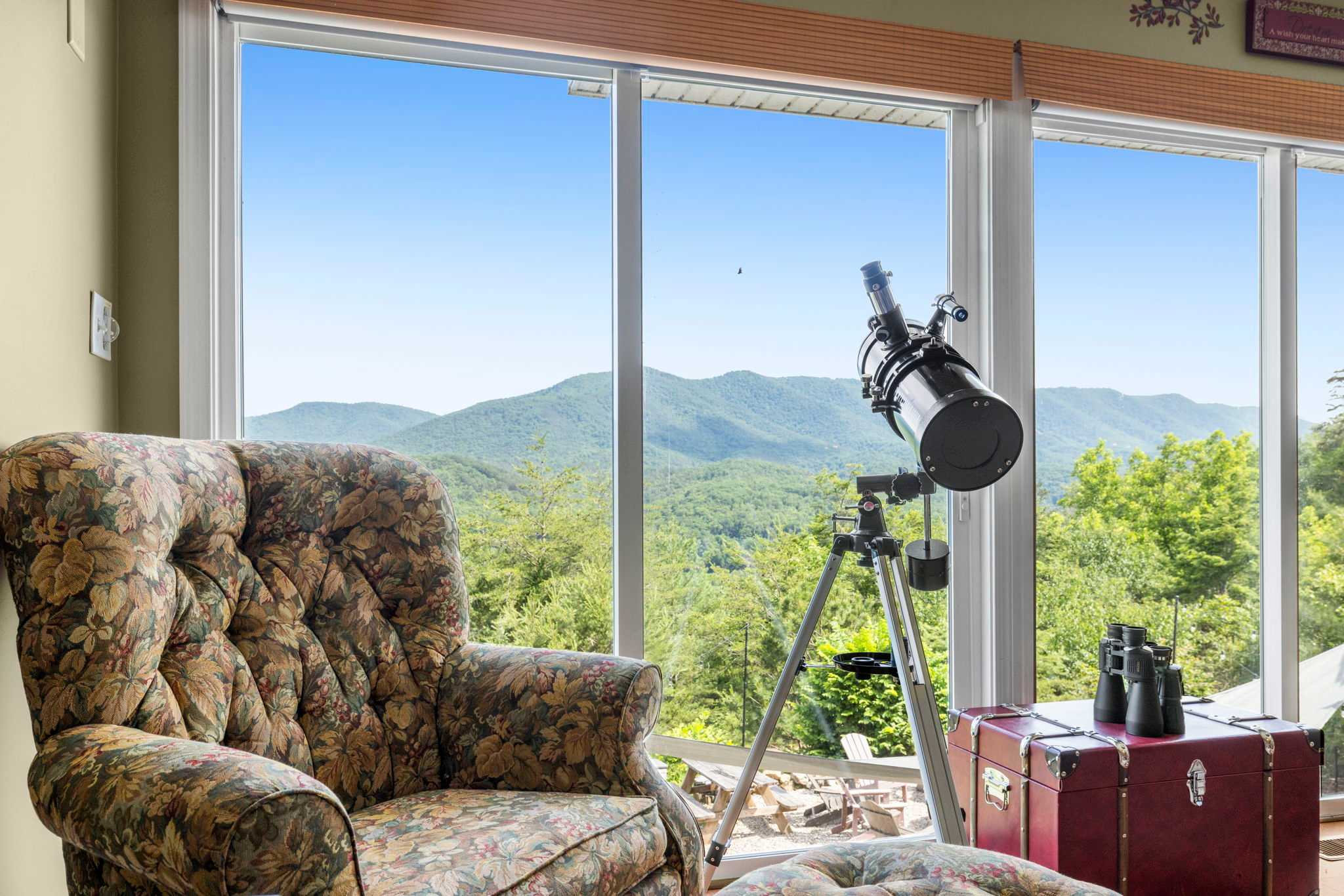Secluded Retreat Endless Mtn Views, Rushing Stream