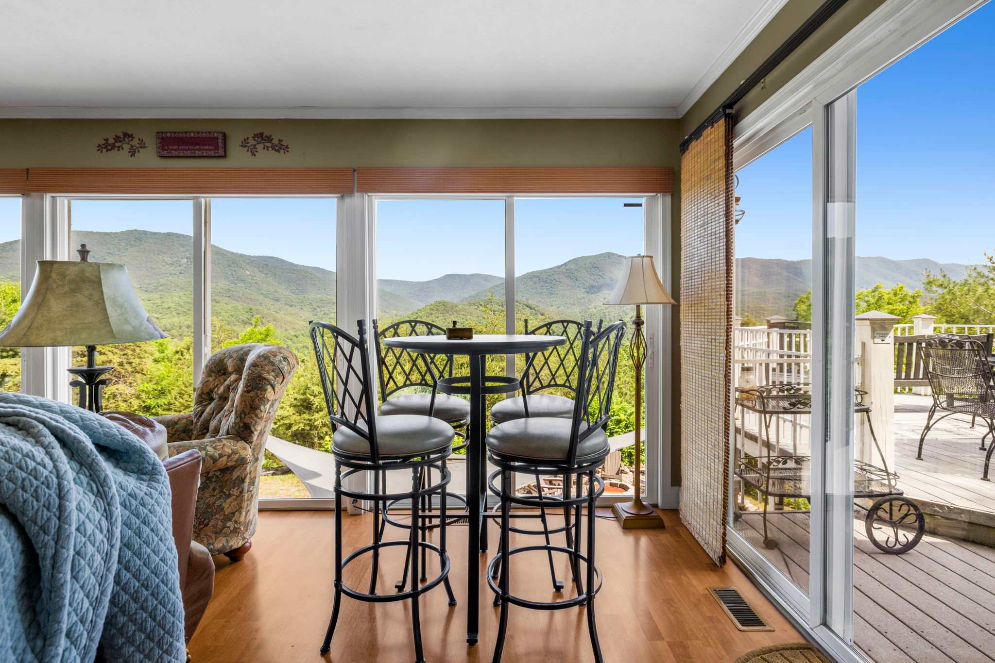 Secluded Retreat Endless Mtn Views, Rushing Stream