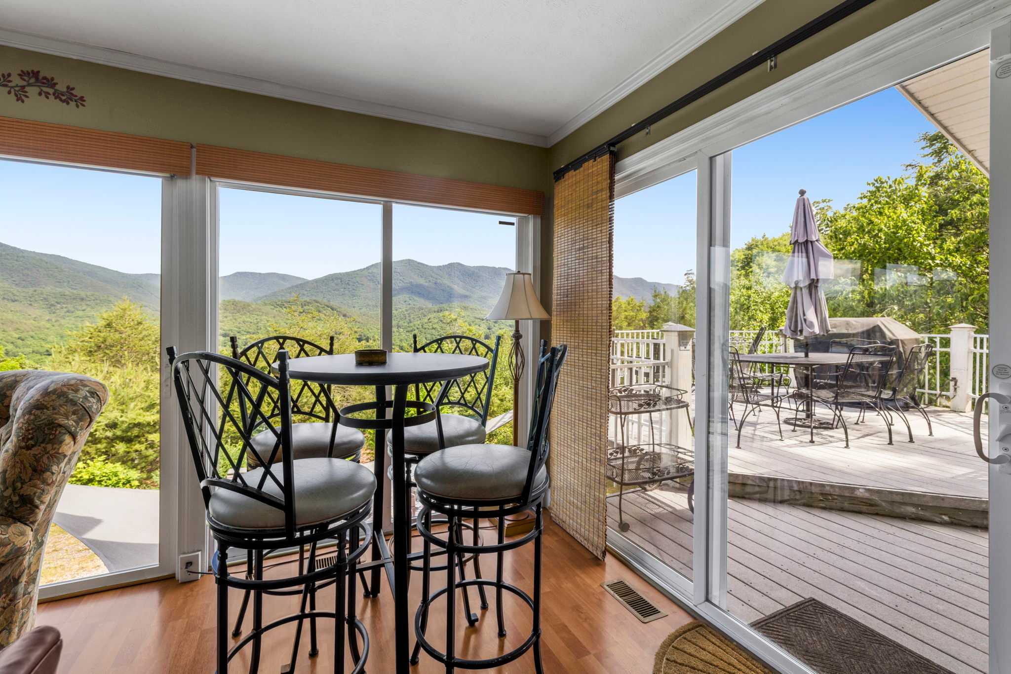 Secluded Retreat Endless Mtn Views, Rushing Stream