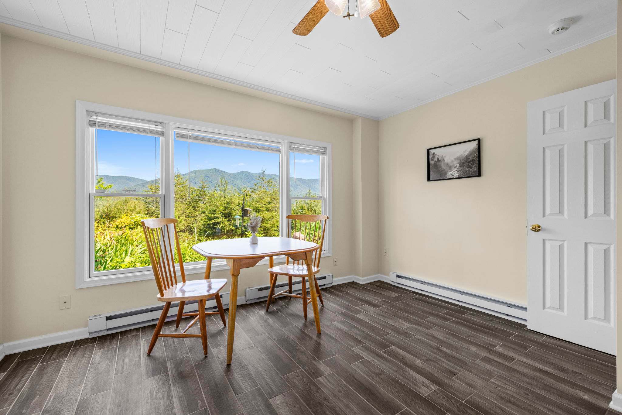 Secluded Retreat Endless Mtn Views, Rushing Stream