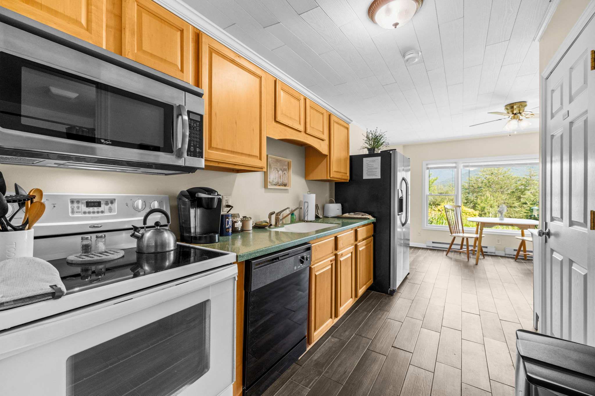 Secluded Retreat Endless Mtn Views, Rushing Stream