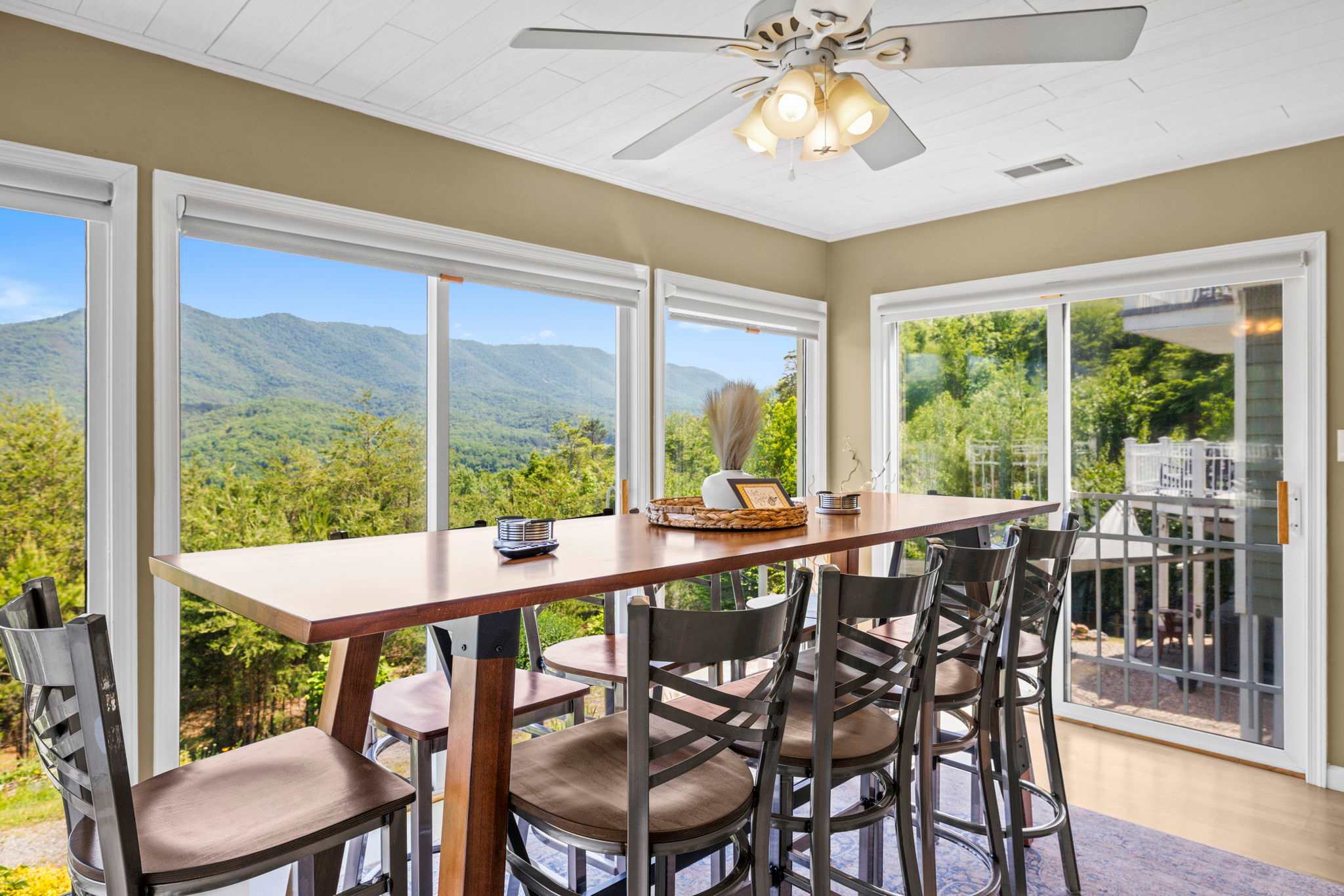 Secluded Retreat Endless Mtn Views, Rushing Stream