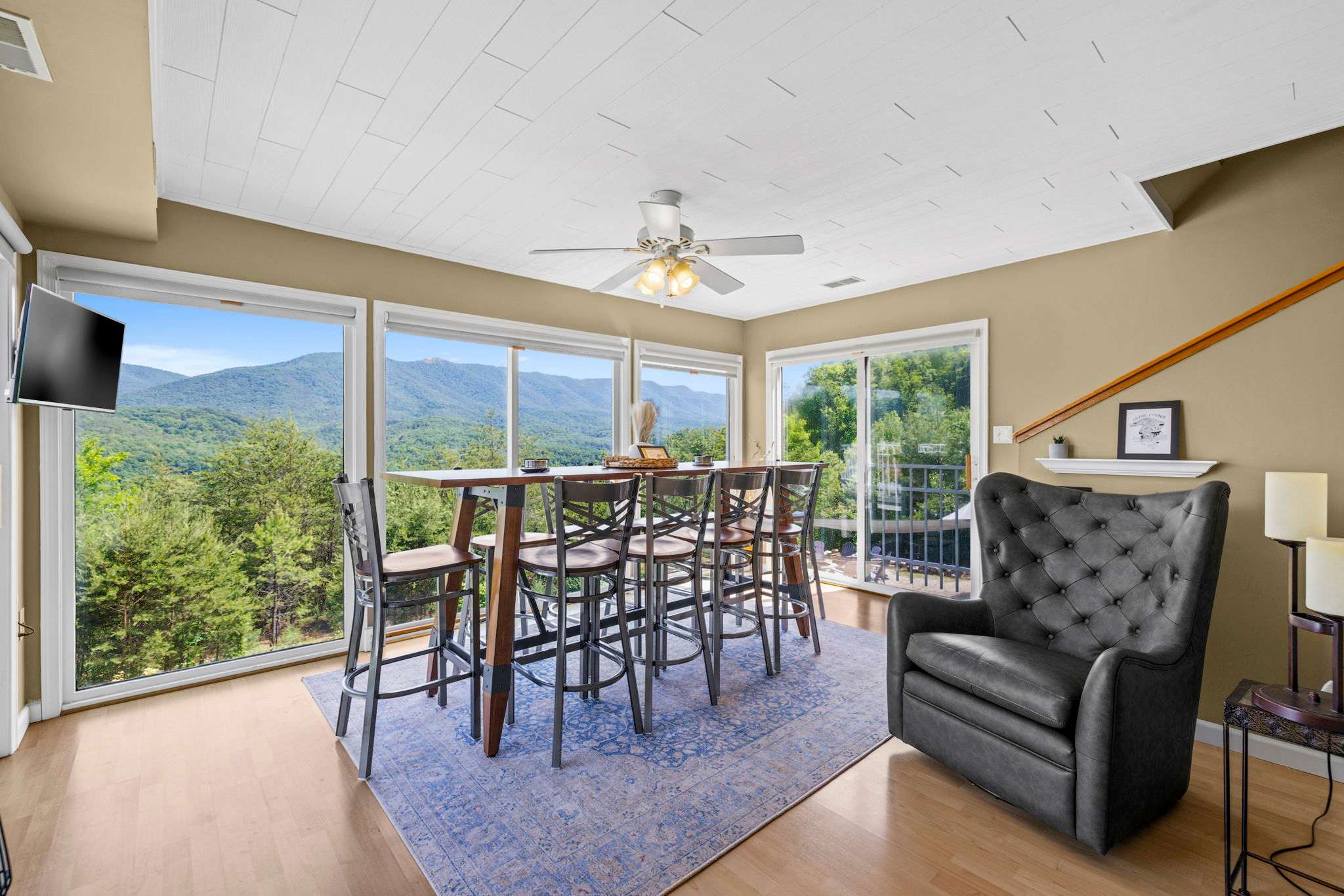 Secluded Retreat Endless Mtn Views, Rushing Stream