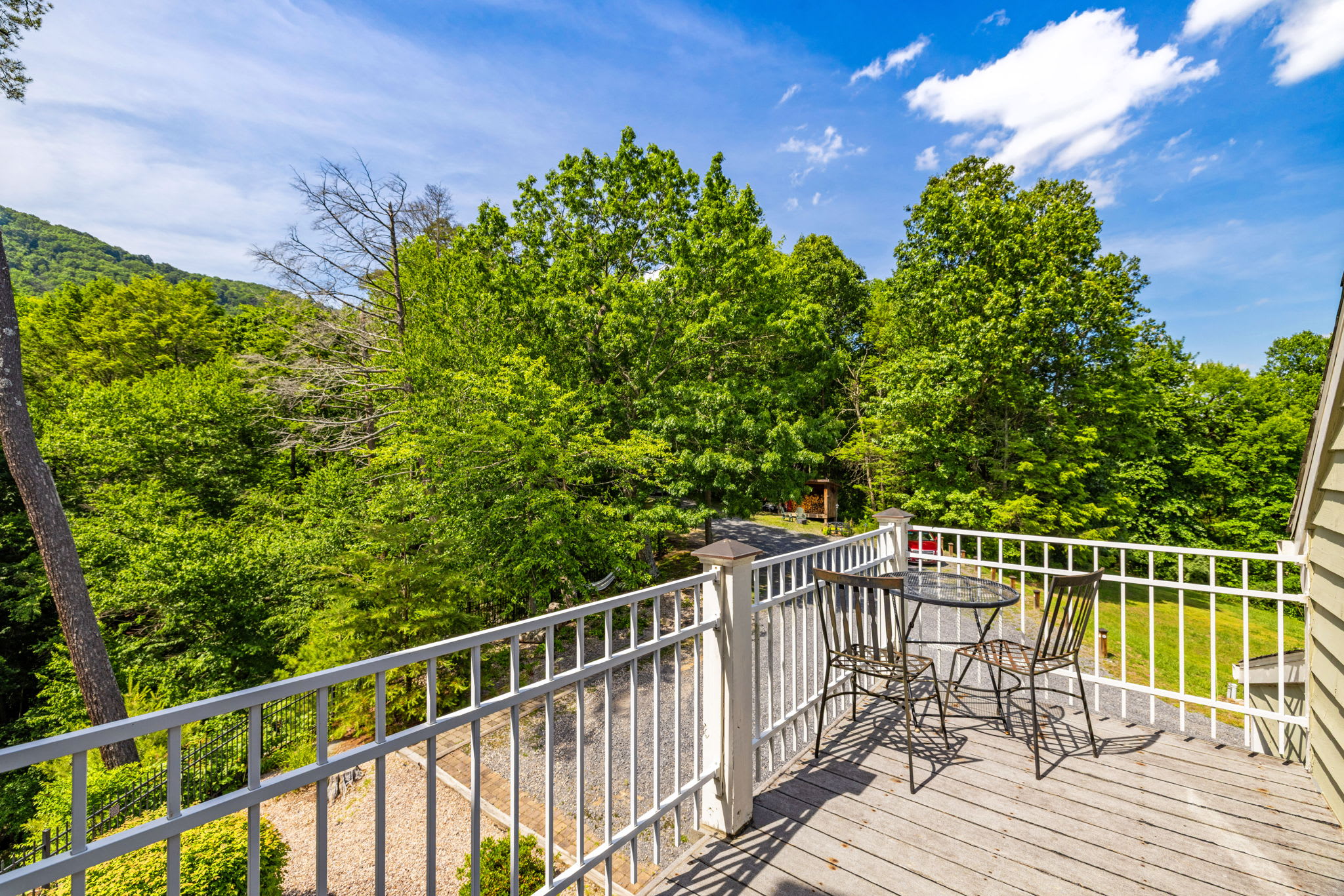 Secluded Retreat Endless Mtn Views, Rushing Stream