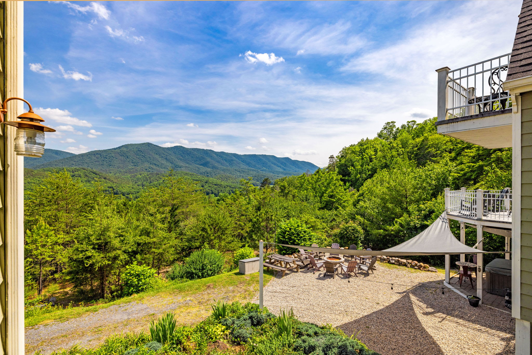 Secluded Retreat Endless Mtn Views, Rushing Stream