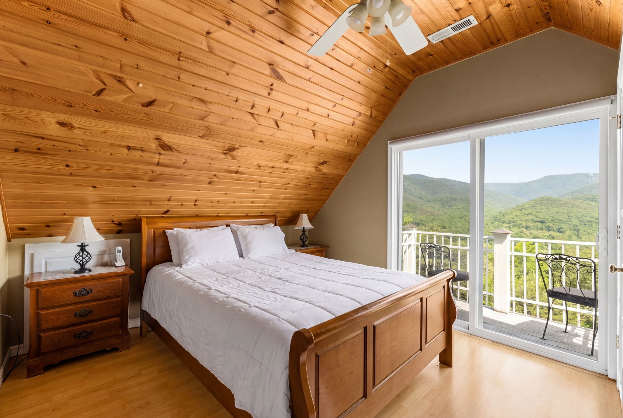 Secluded Retreat Endless Mtn Views, Rushing Stream