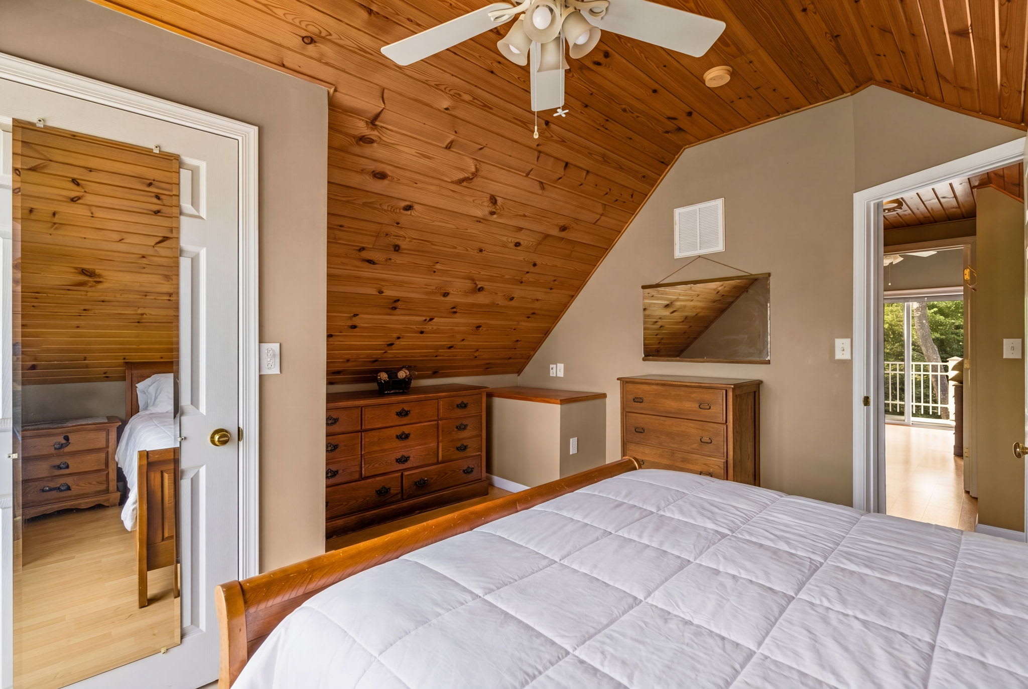 Secluded Retreat Endless Mtn Views, Rushing Stream