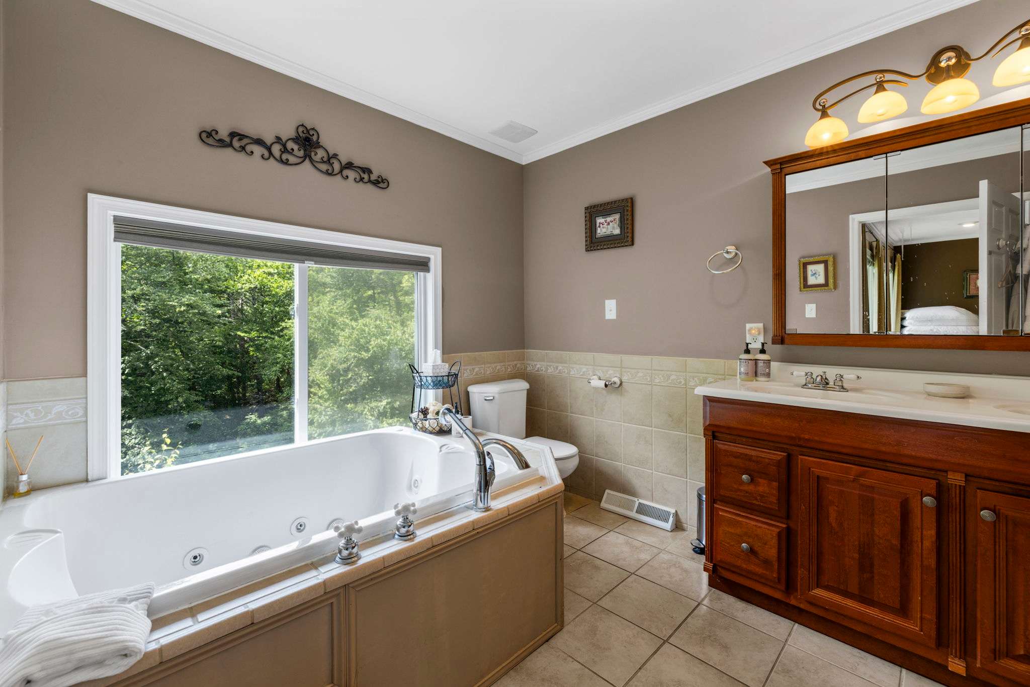 Secluded Retreat Endless Mtn Views, Rushing Stream