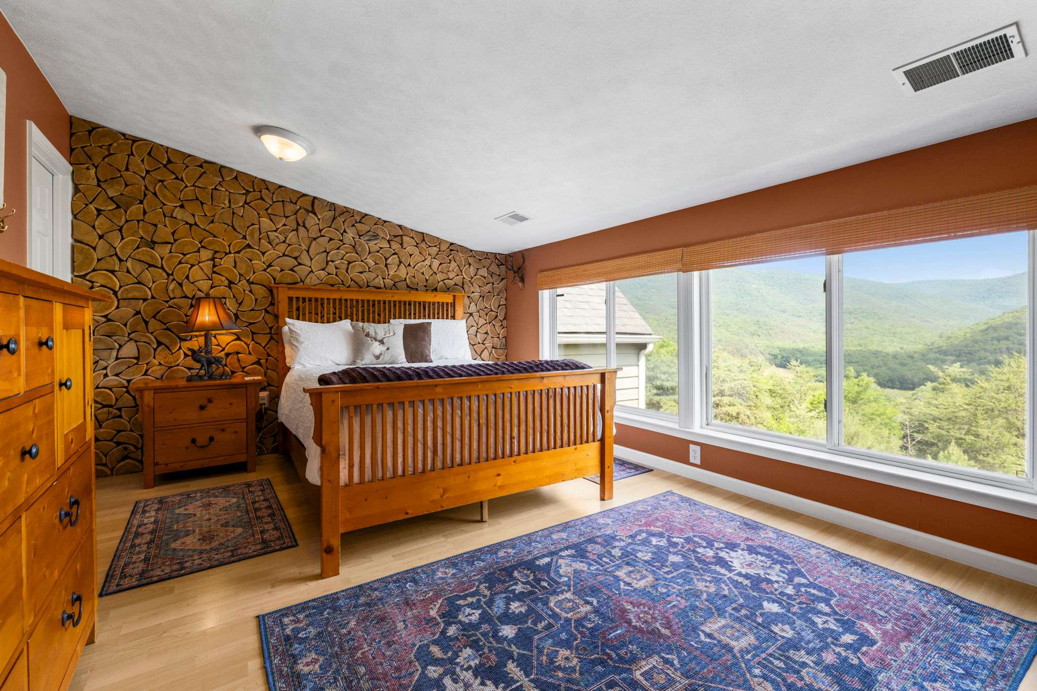 Secluded Retreat Endless Mtn Views, Rushing Stream