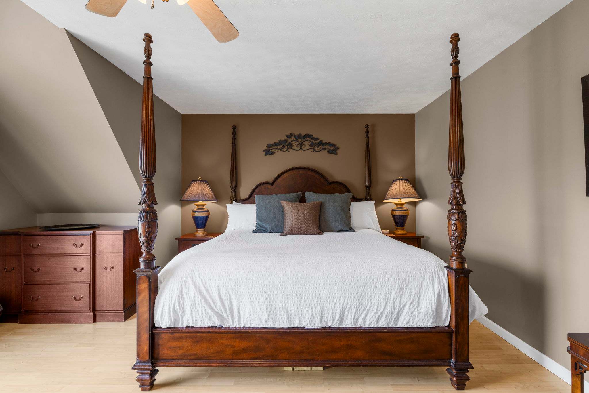 Secluded Retreat Endless Mtn Views, Rushing Stream