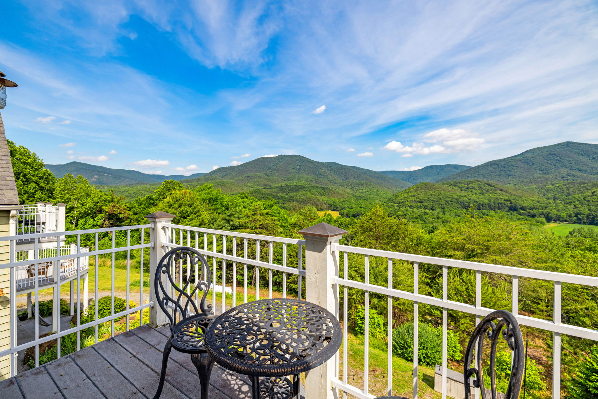 Secluded Retreat Endless Mtn Views, Rushing Stream