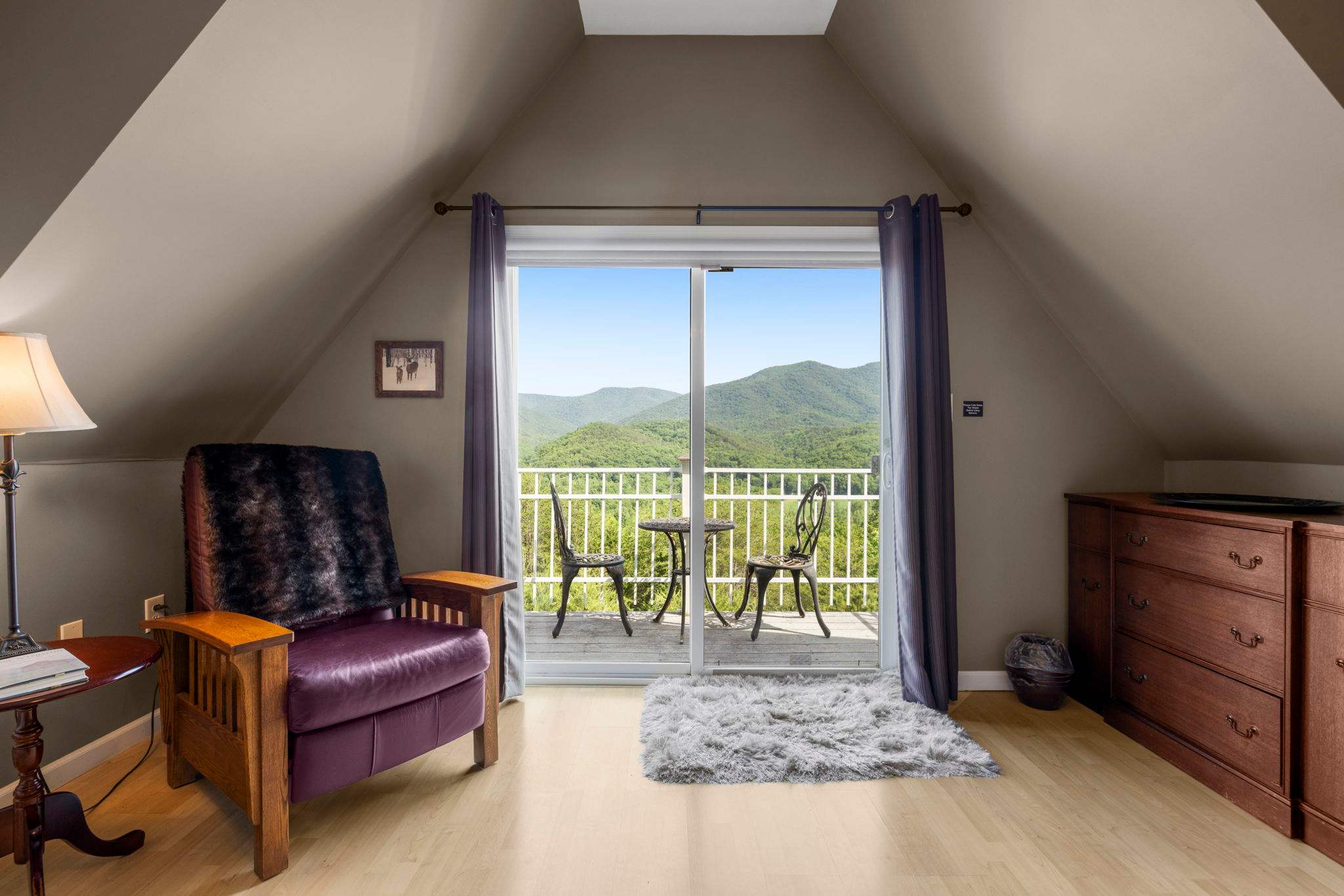 Secluded Retreat Endless Mtn Views, Rushing Stream