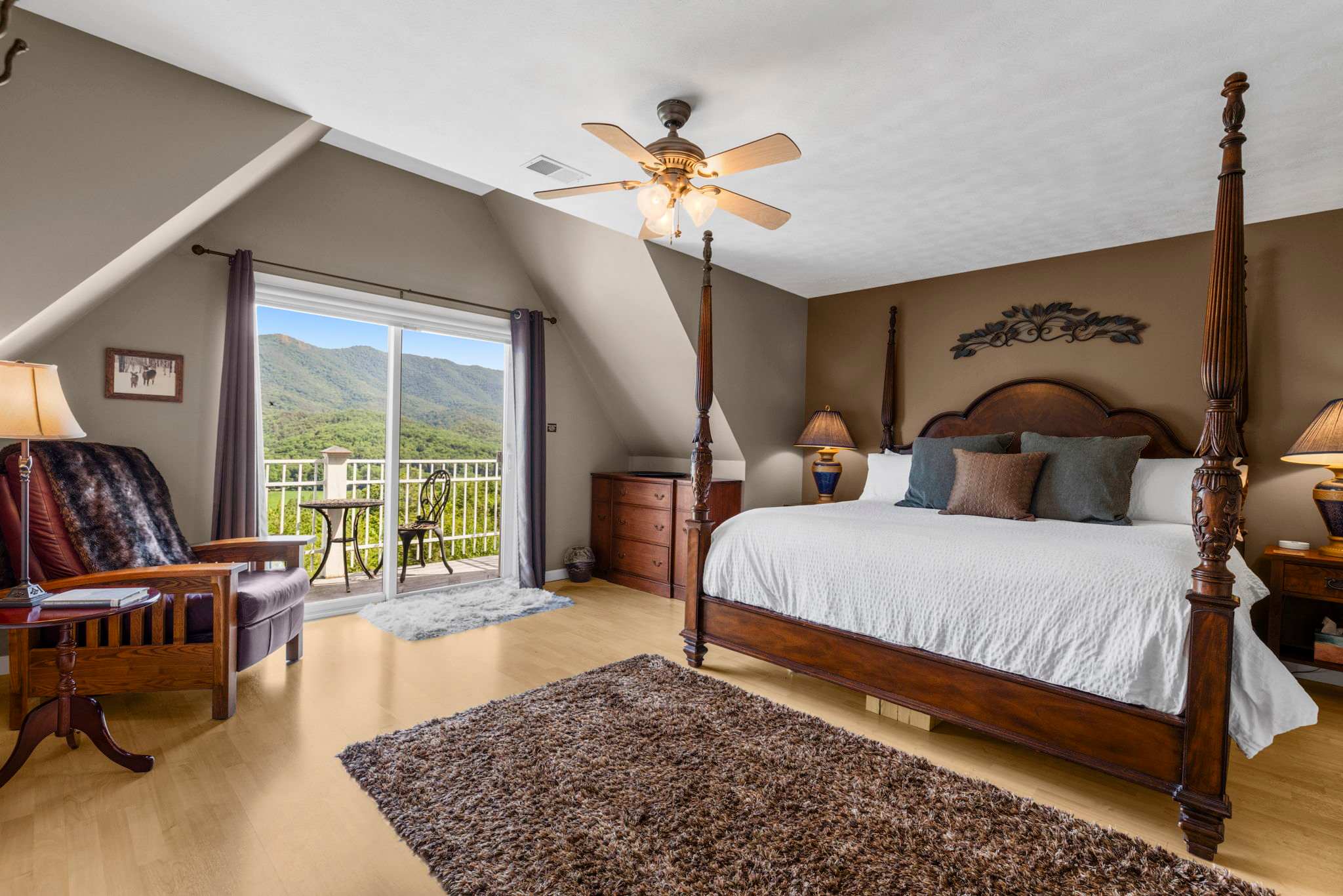 Secluded Retreat Endless Mtn Views, Rushing Stream
