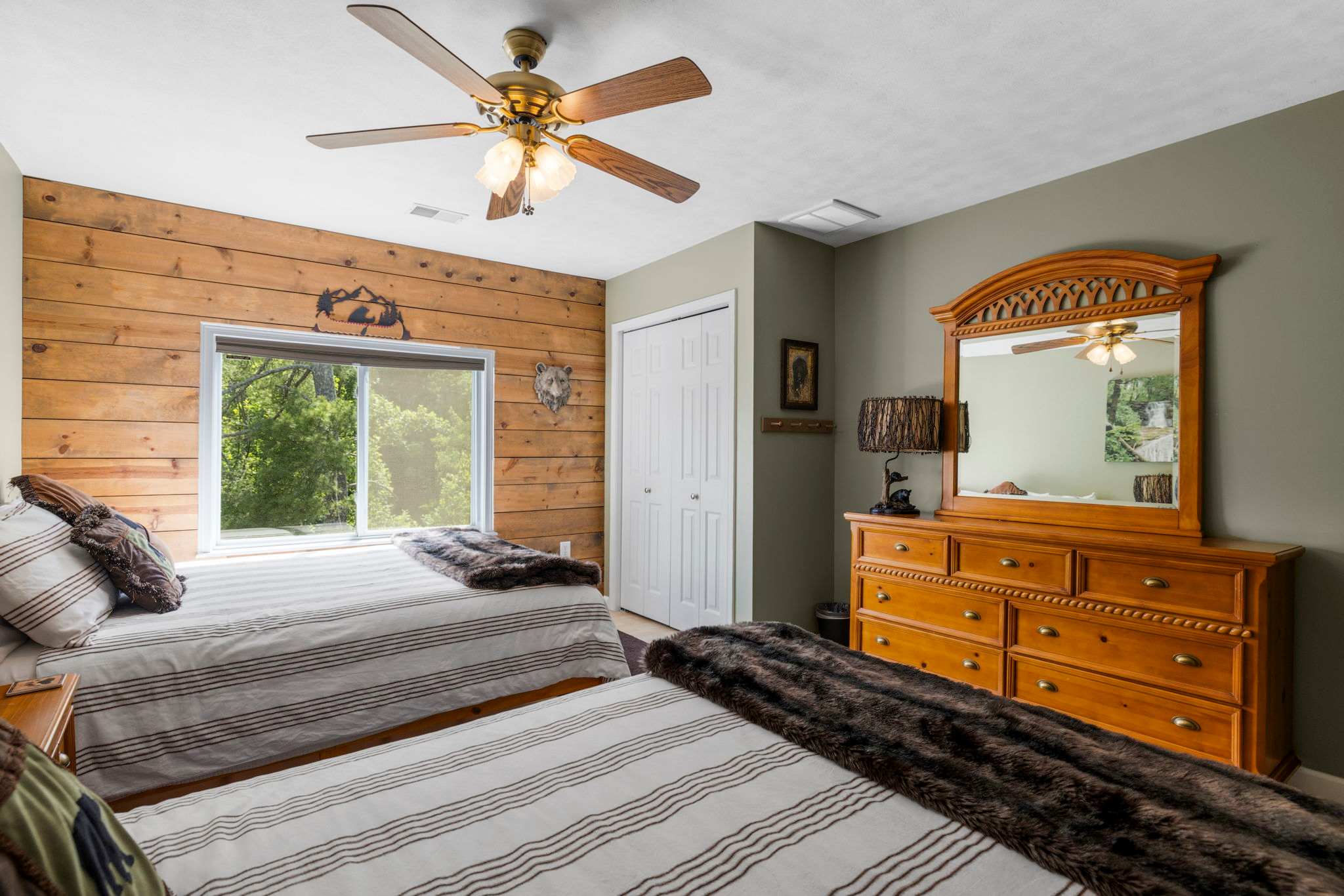 Secluded Retreat Endless Mtn Views, Rushing Stream