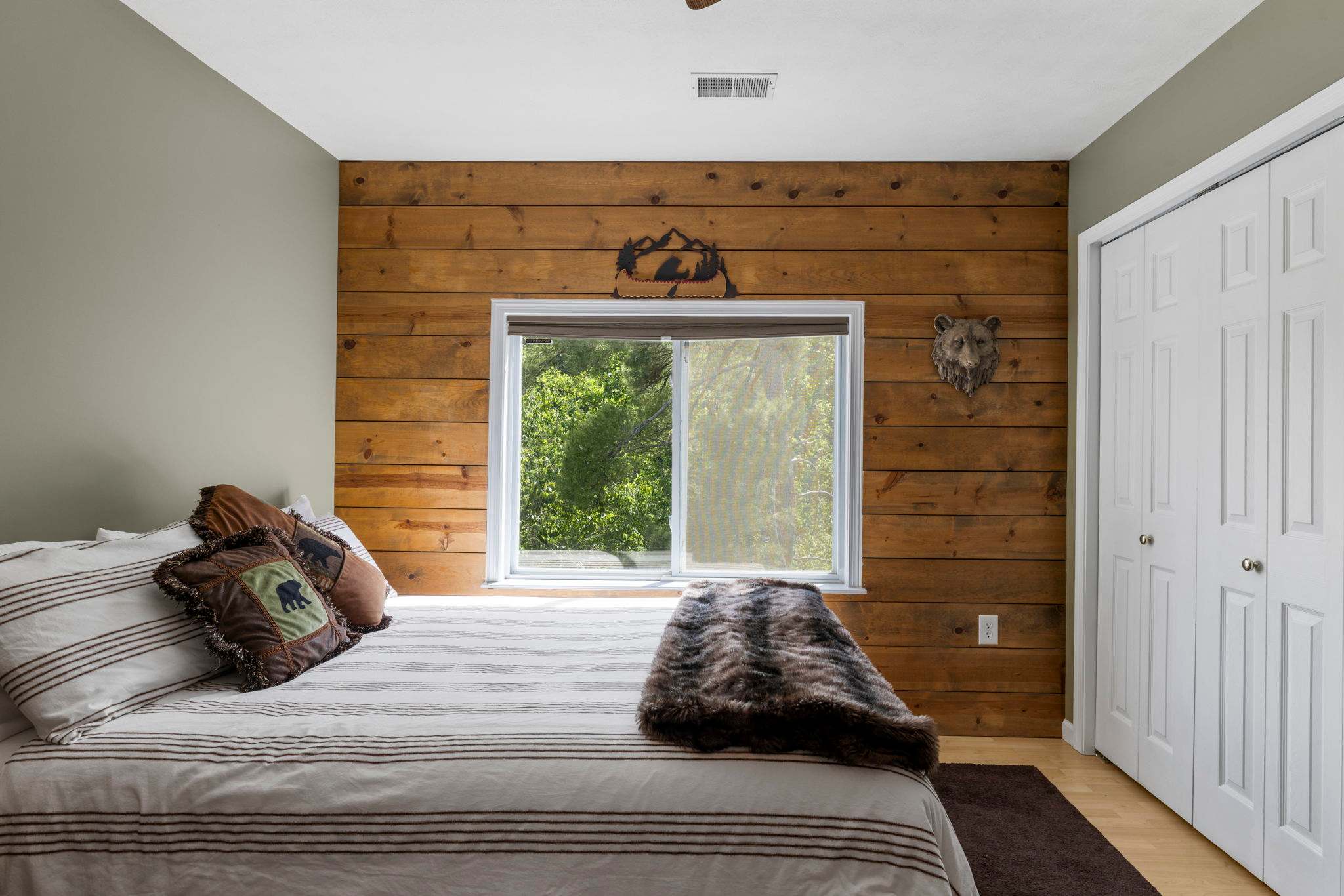 Secluded Retreat Endless Mtn Views, Rushing Stream