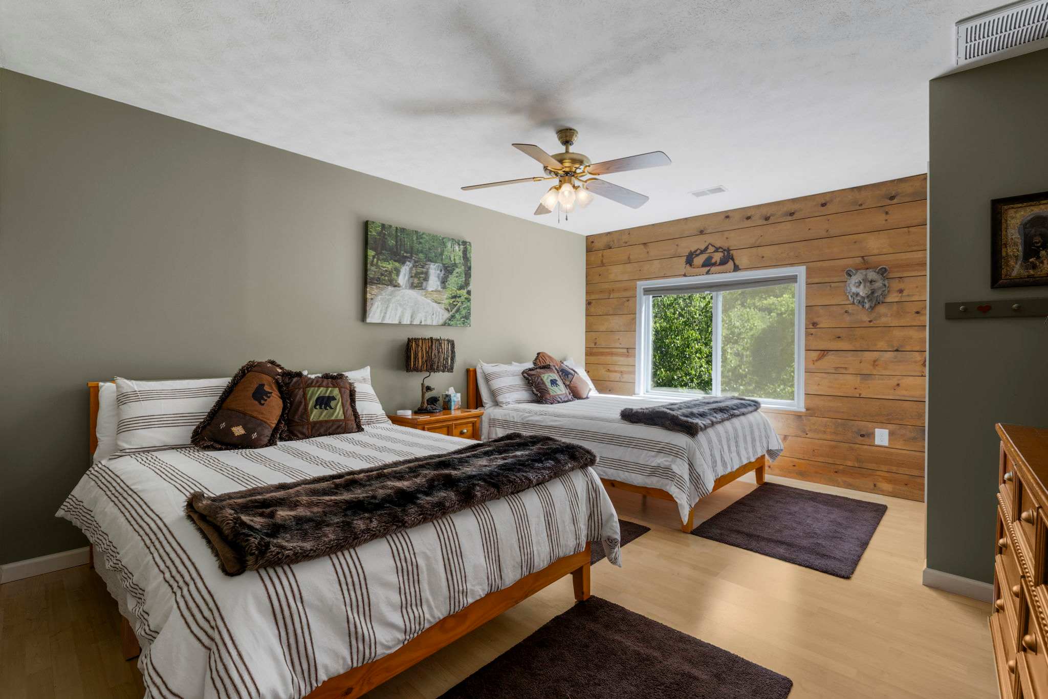 Secluded Retreat Endless Mtn Views, Rushing Stream