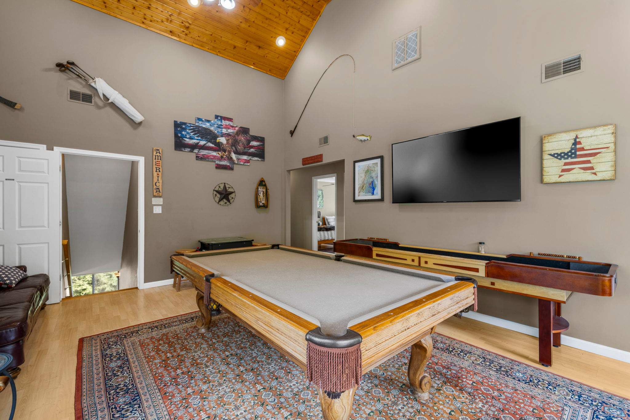 Secluded Retreat Endless Mtn Views, Rushing Stream