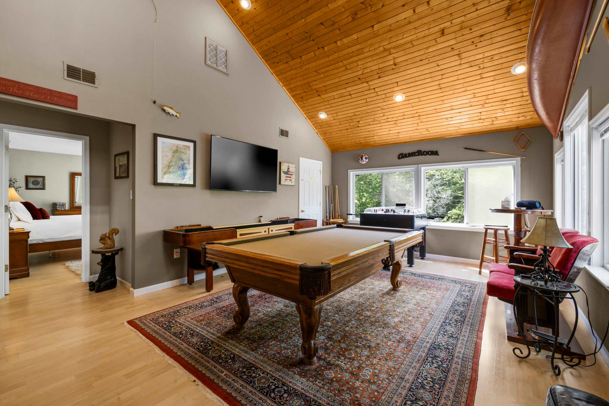 Secluded Retreat Endless Mtn Views, Rushing Stream