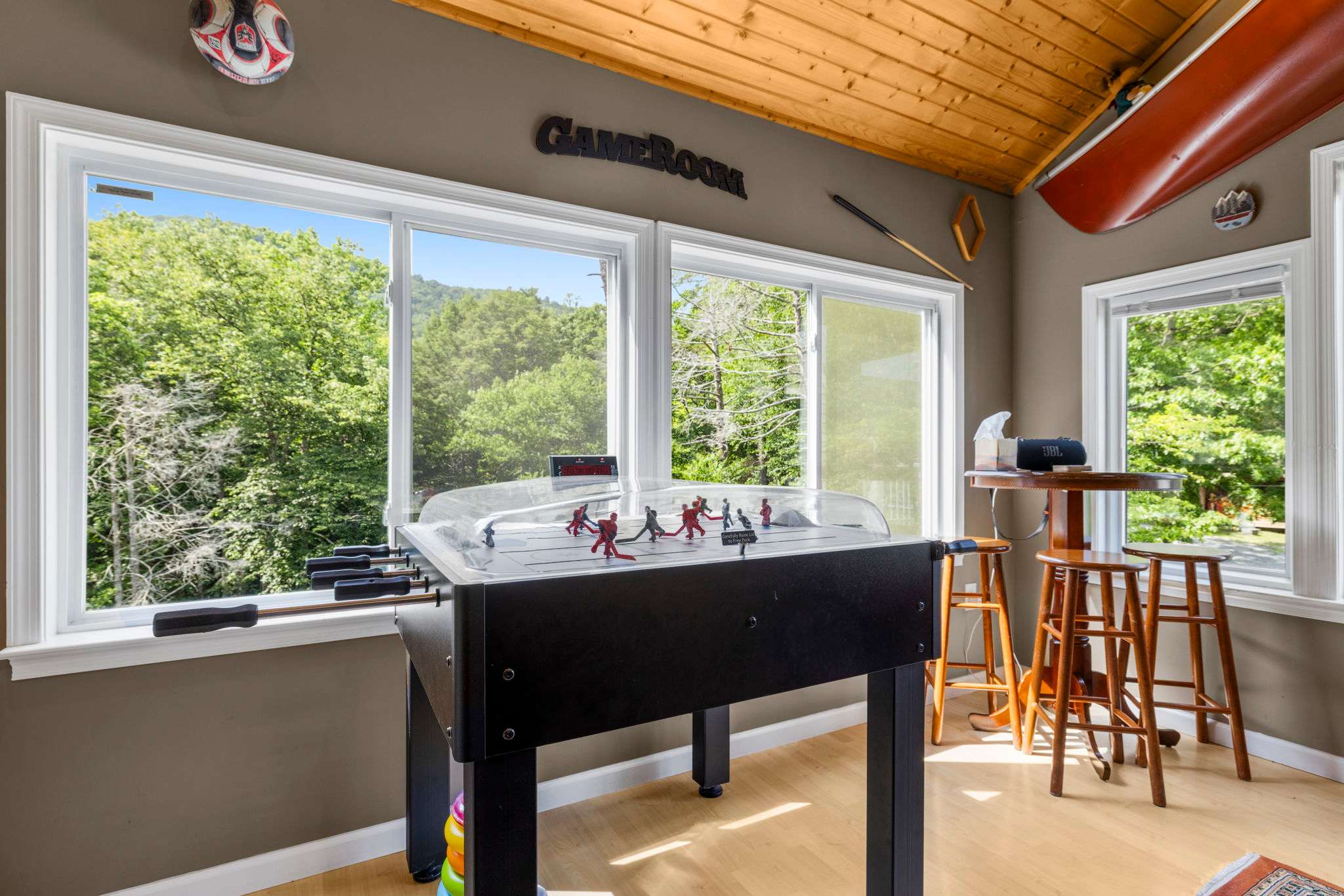 Secluded Retreat Endless Mtn Views, Rushing Stream