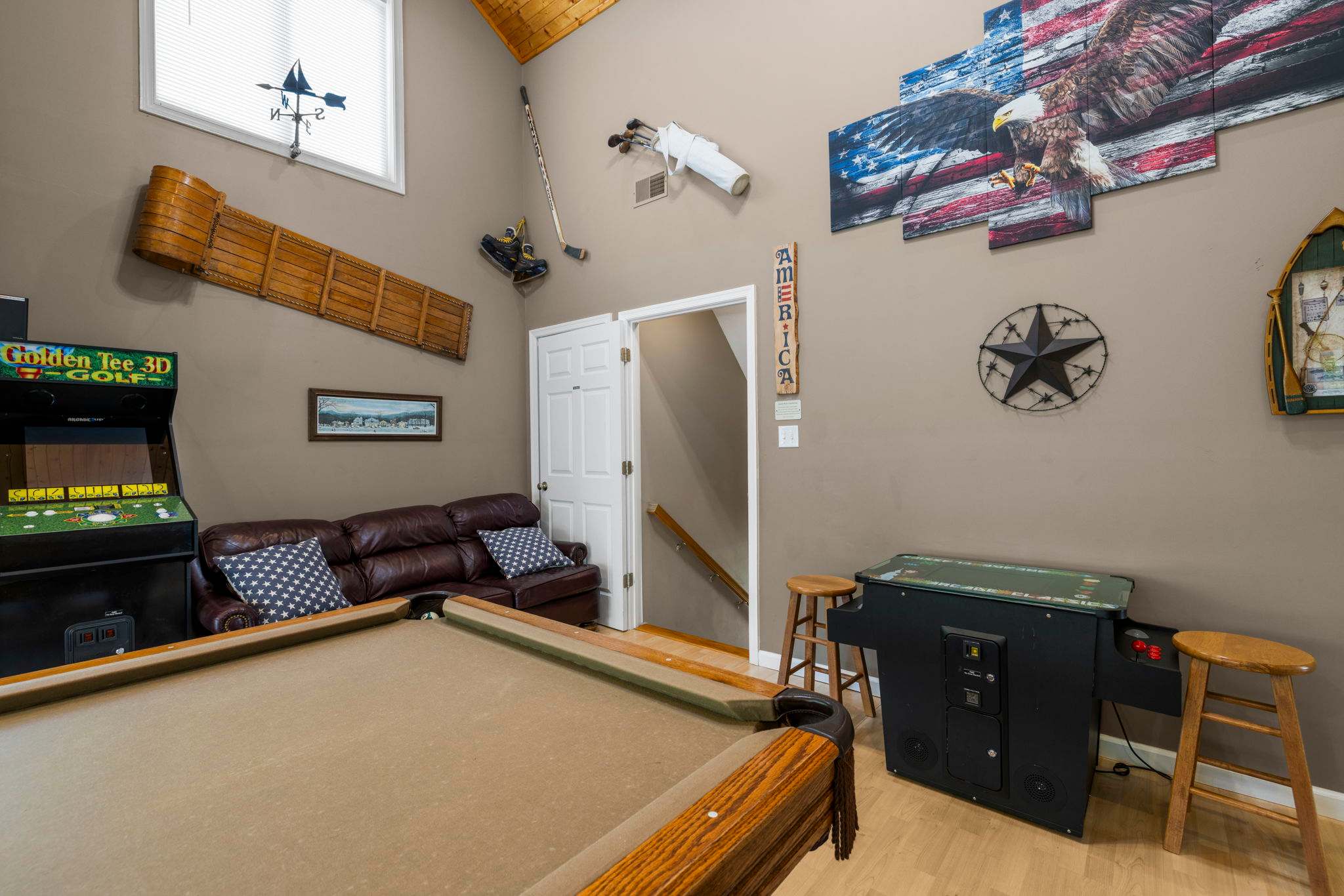Secluded Retreat Endless Mtn Views, Rushing Stream