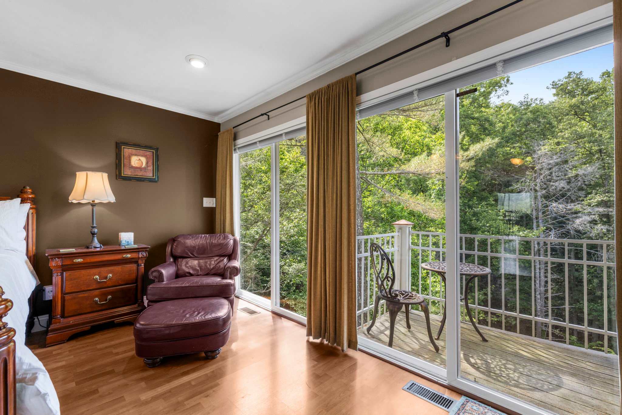 Secluded Retreat Endless Mtn Views, Rushing Stream