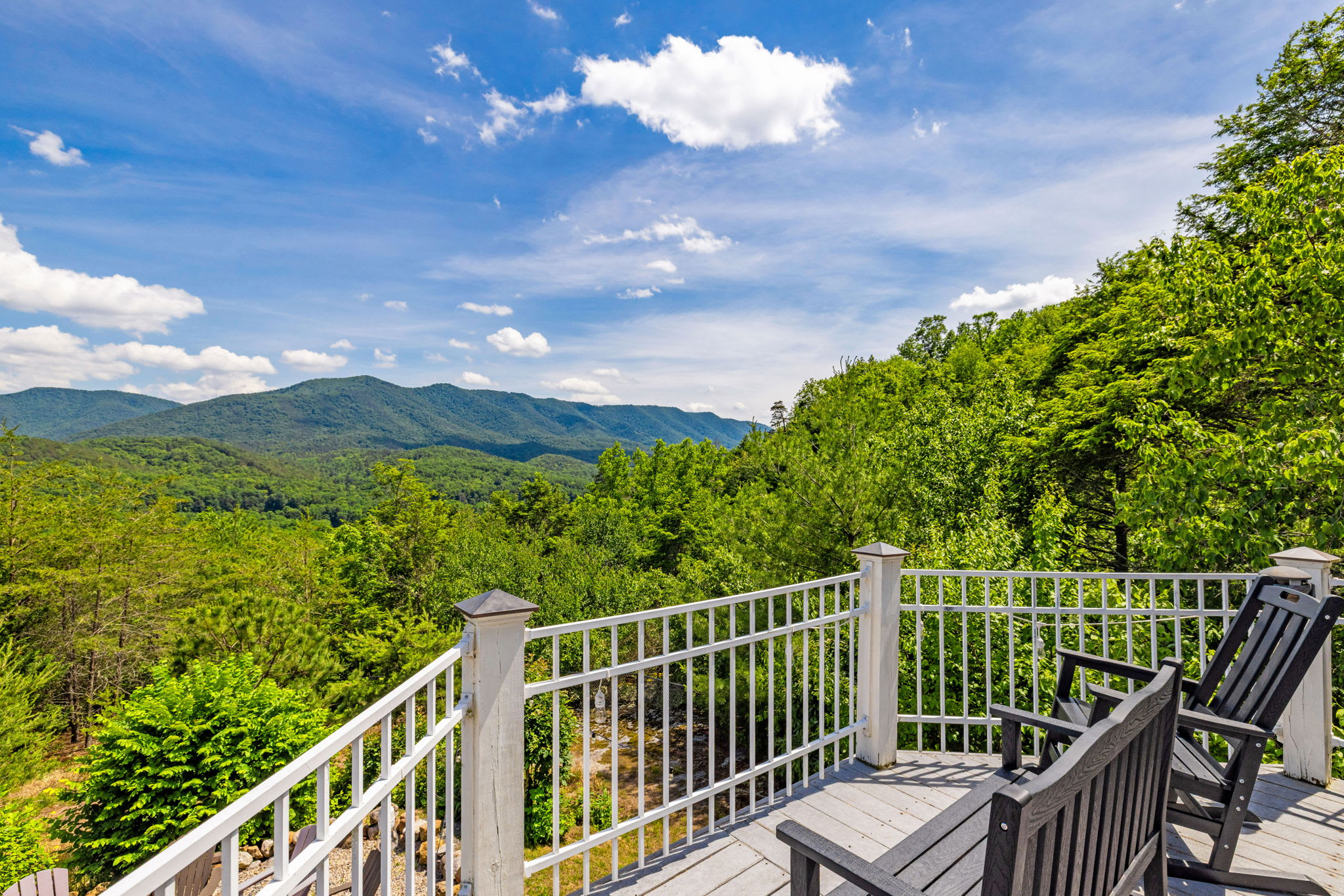 Secluded Retreat Endless Mtn Views, Rushing Stream
