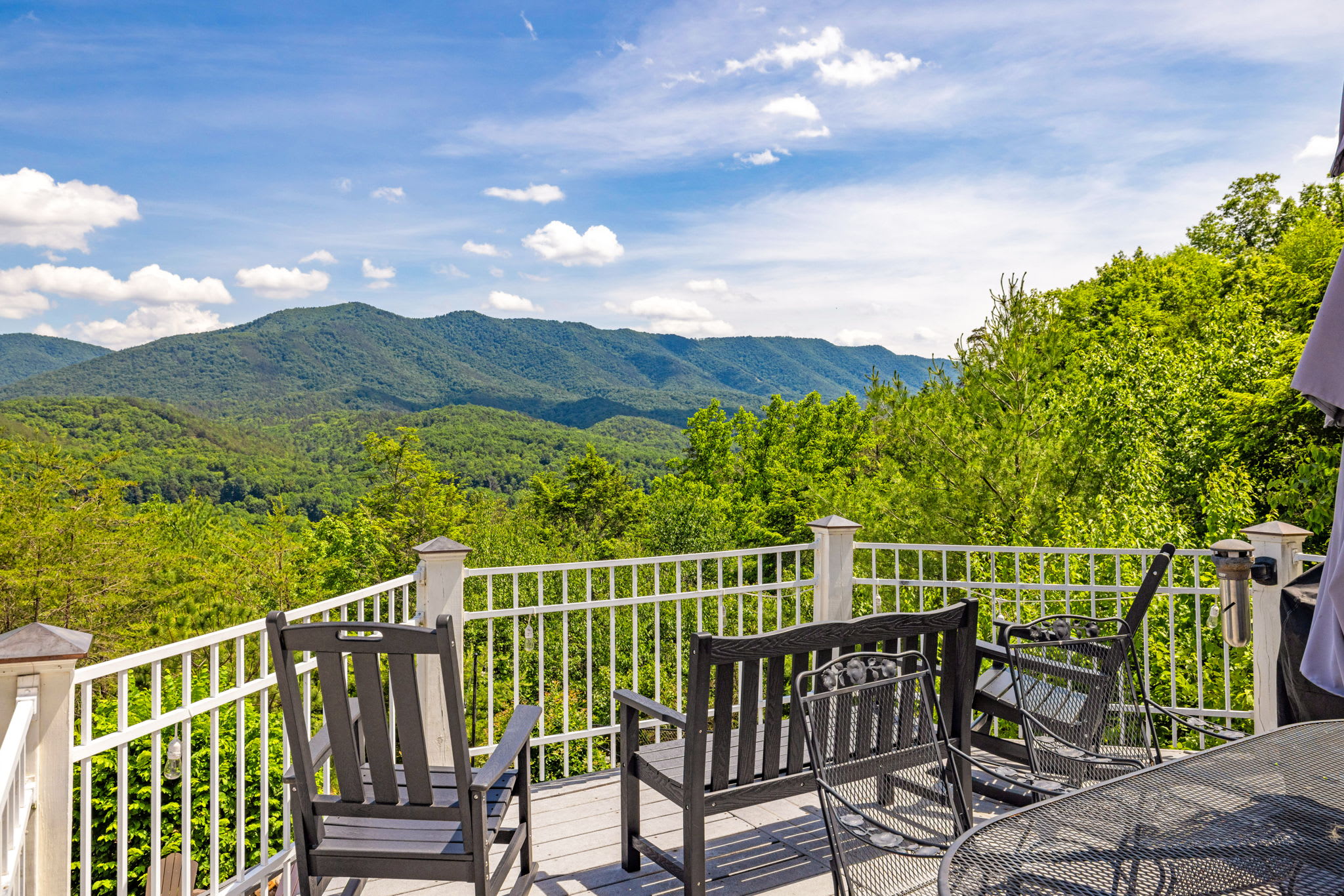 Secluded Retreat Endless Mtn Views, Rushing Stream