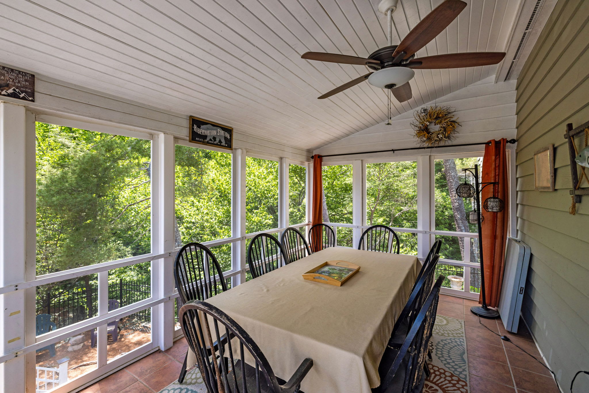 Secluded Retreat Endless Mtn Views, Rushing Stream
