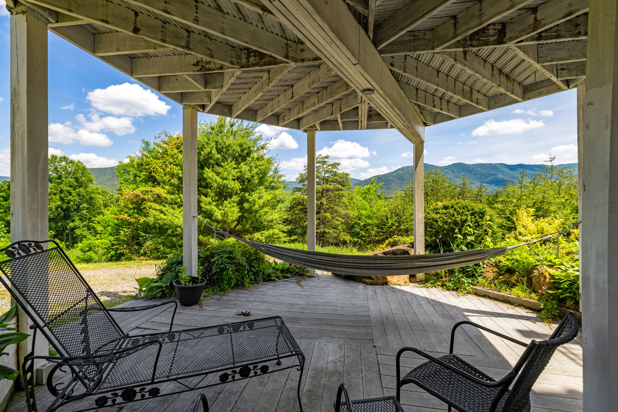 Secluded Retreat Endless Mtn Views, Rushing Stream