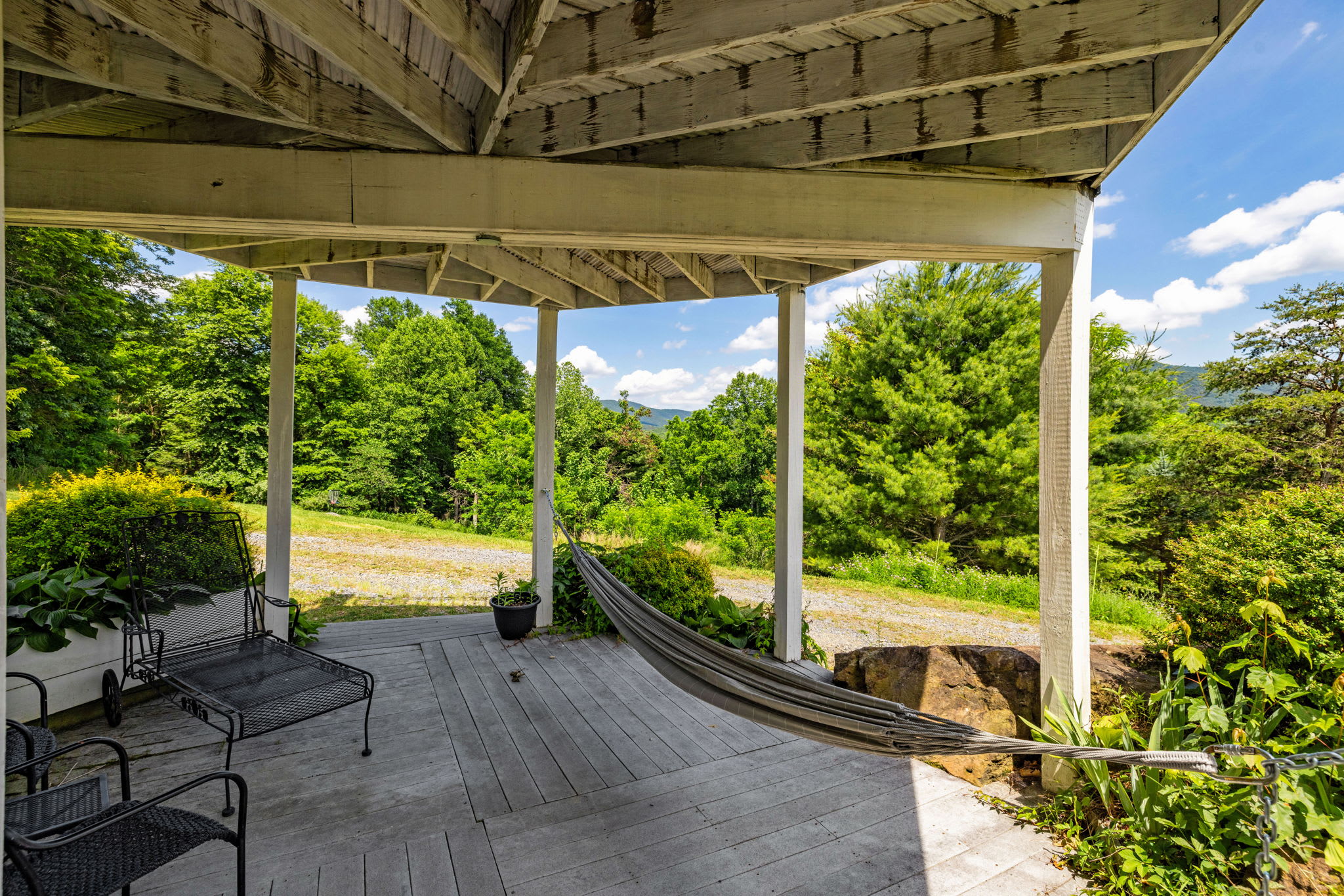 Secluded Retreat Endless Mtn Views, Rushing Stream