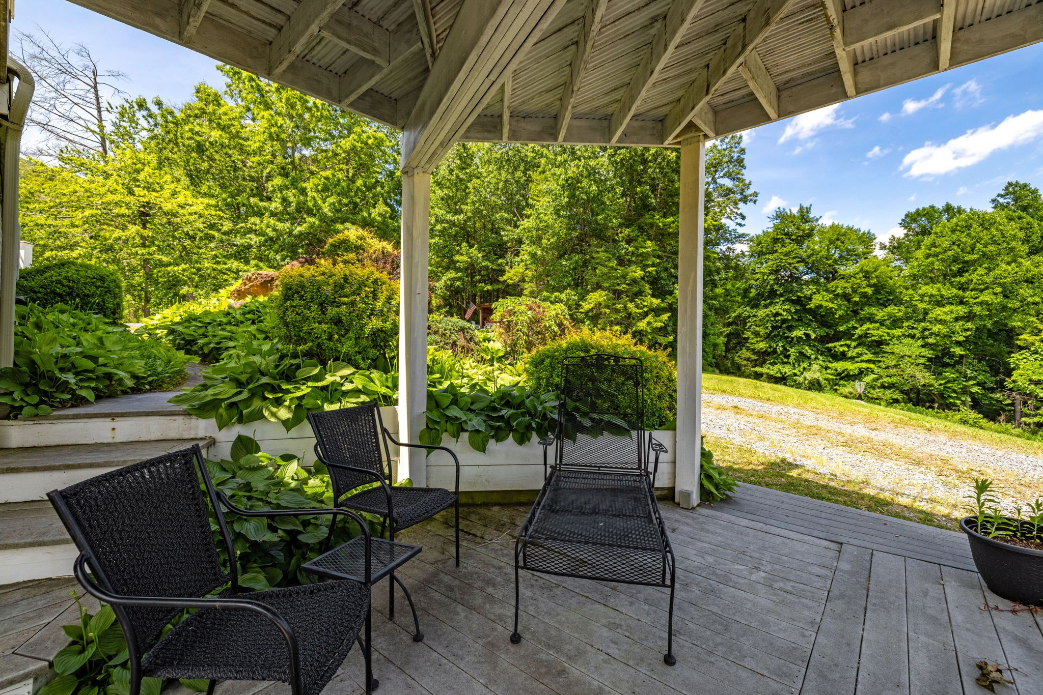 Secluded Retreat Endless Mtn Views, Rushing Stream
