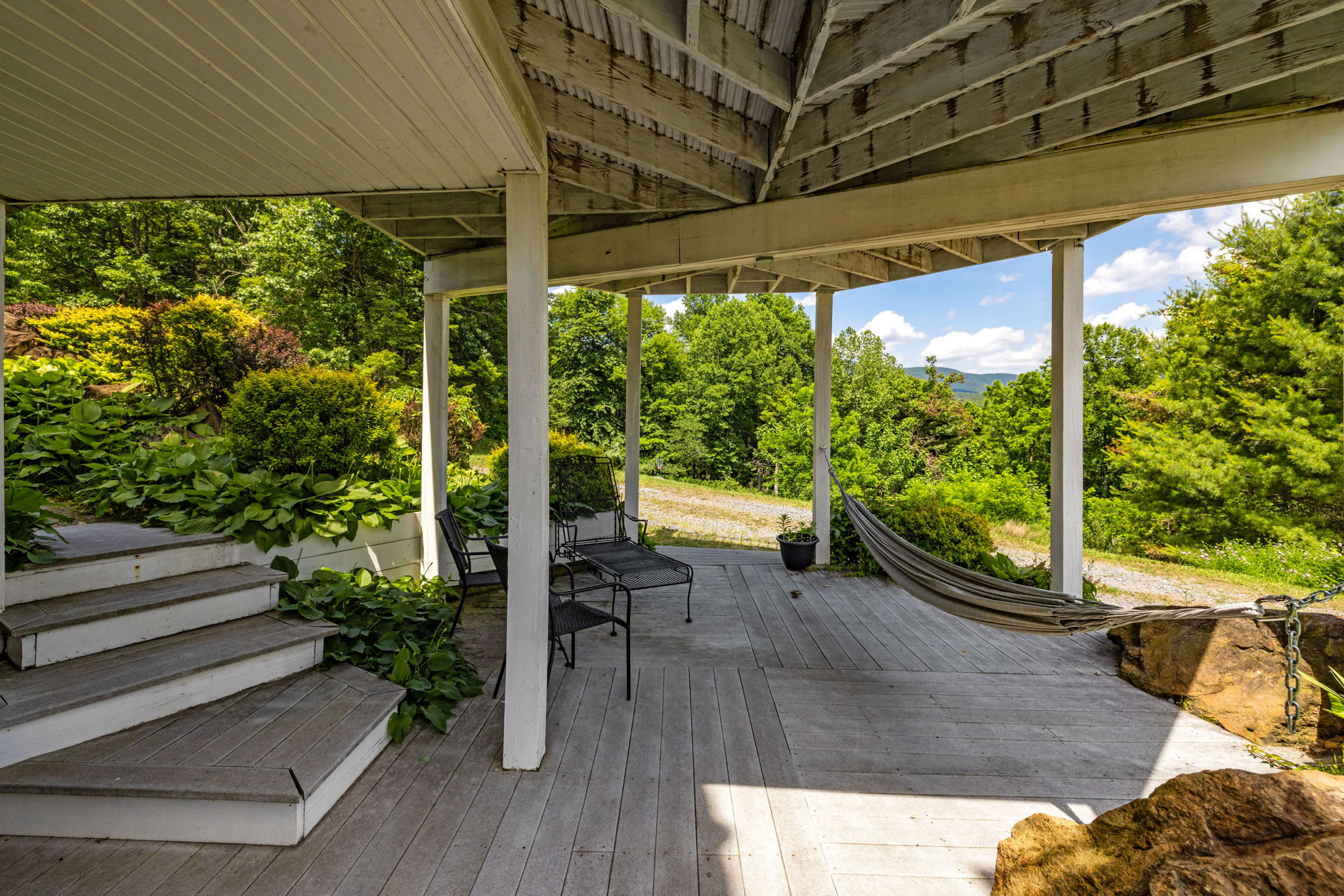 Secluded Retreat Endless Mtn Views, Rushing Stream