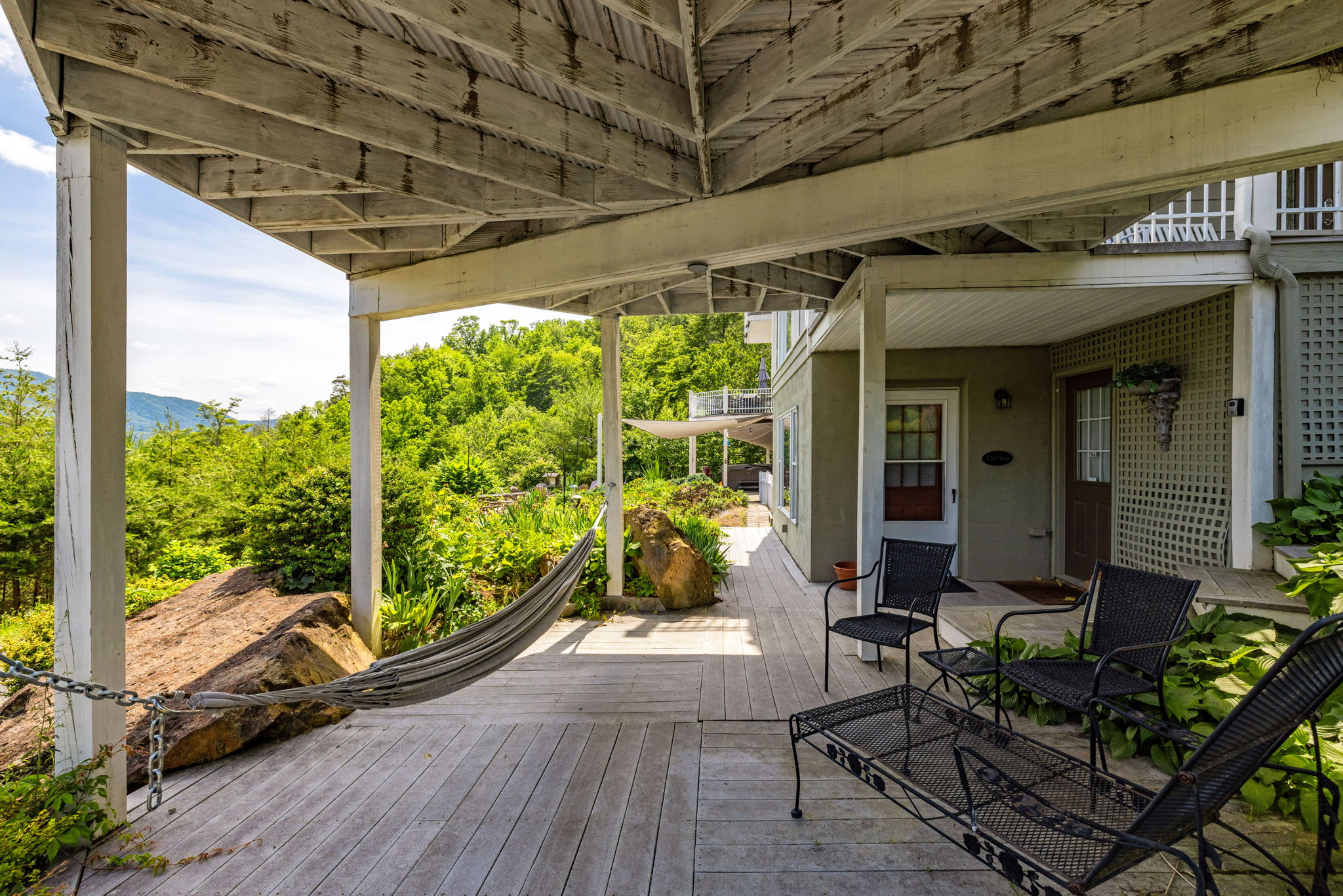Secluded Retreat Endless Mtn Views, Rushing Stream