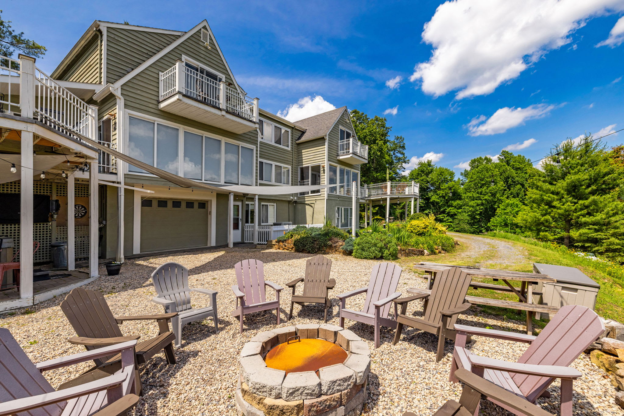 Secluded Retreat Endless Mtn Views, Rushing Stream