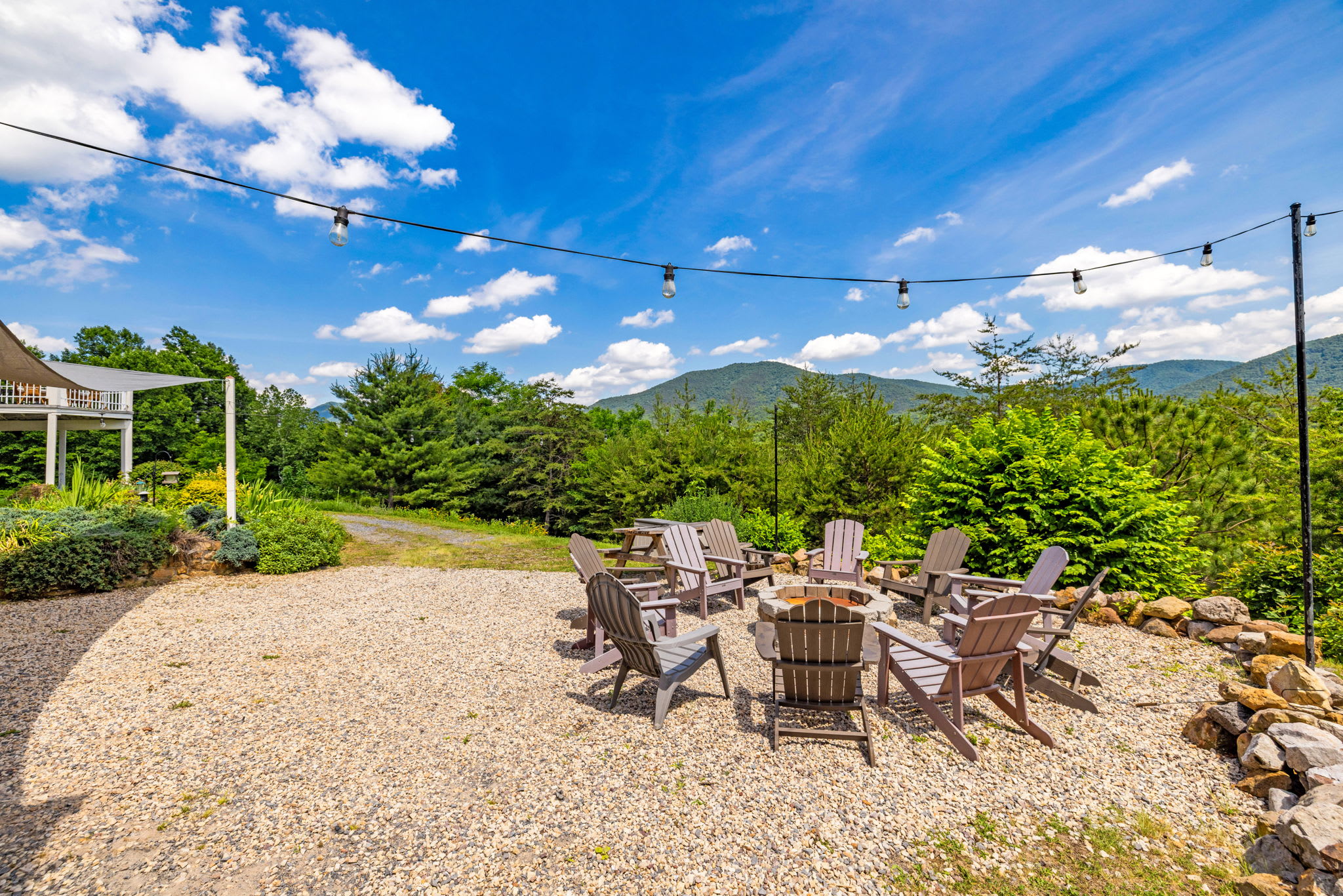 Secluded Retreat Endless Mtn Views, Rushing Stream